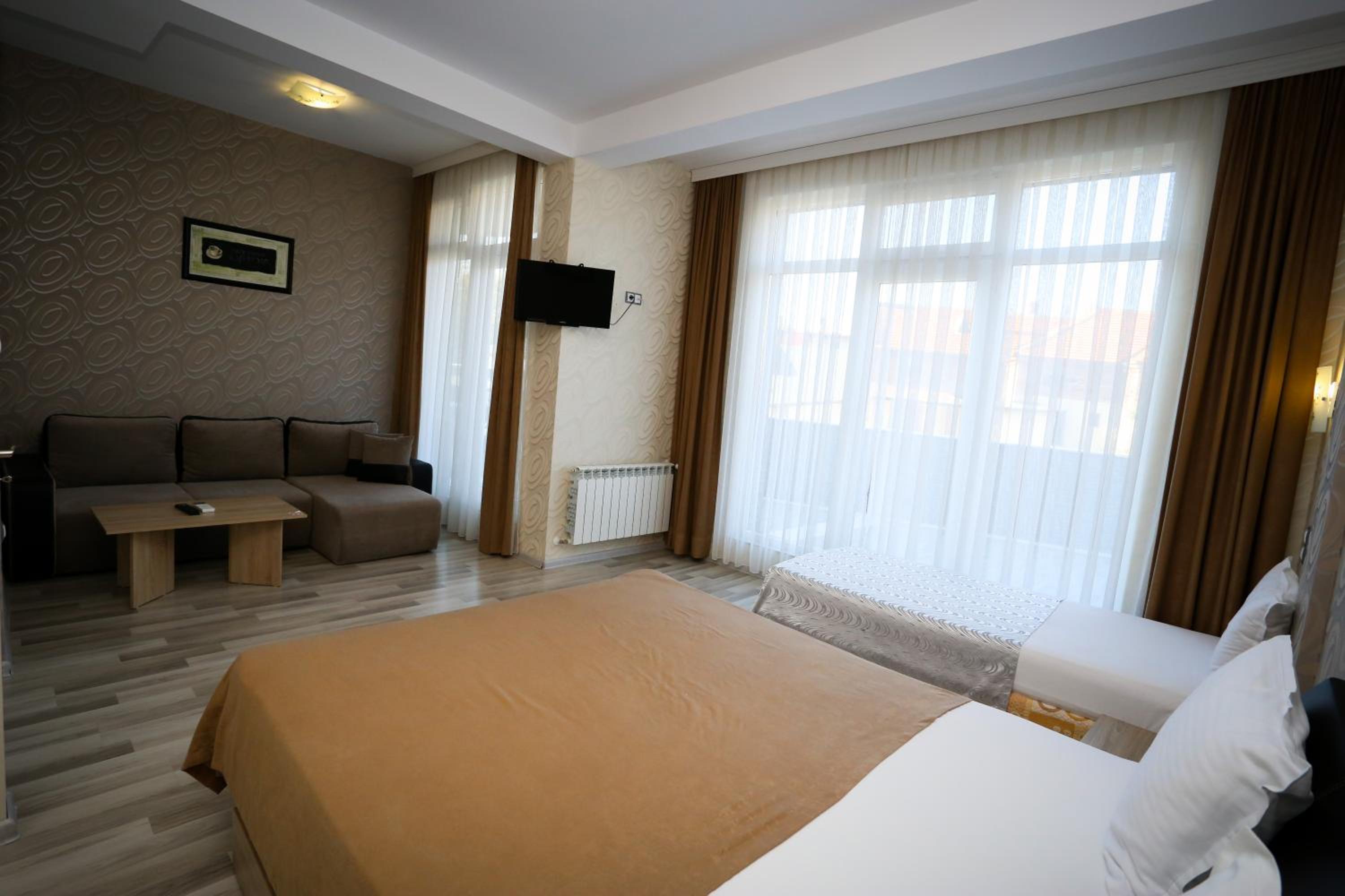 Studio Apartment photo 2