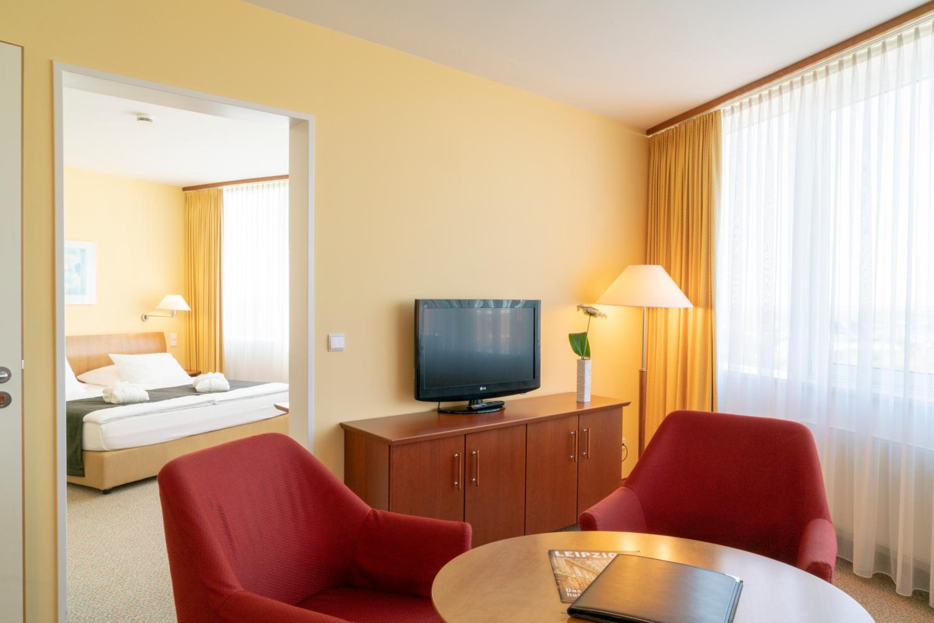 Suite - Photo 3