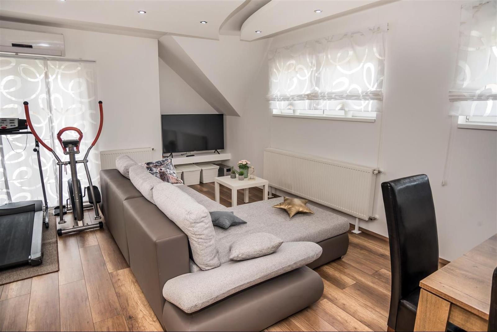 One-Bedroom Apartment - Photo 12