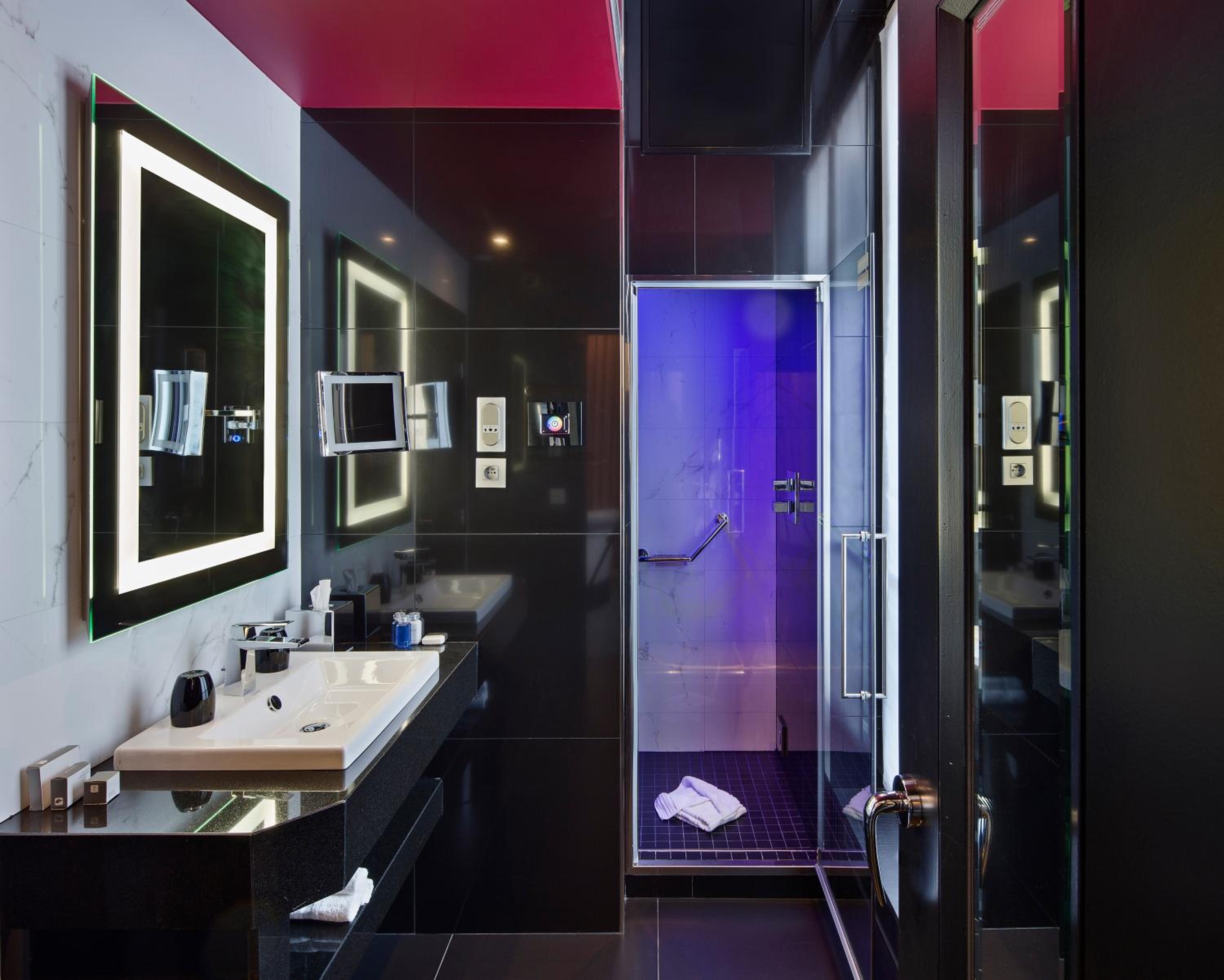 Diamond King Suite photo 2