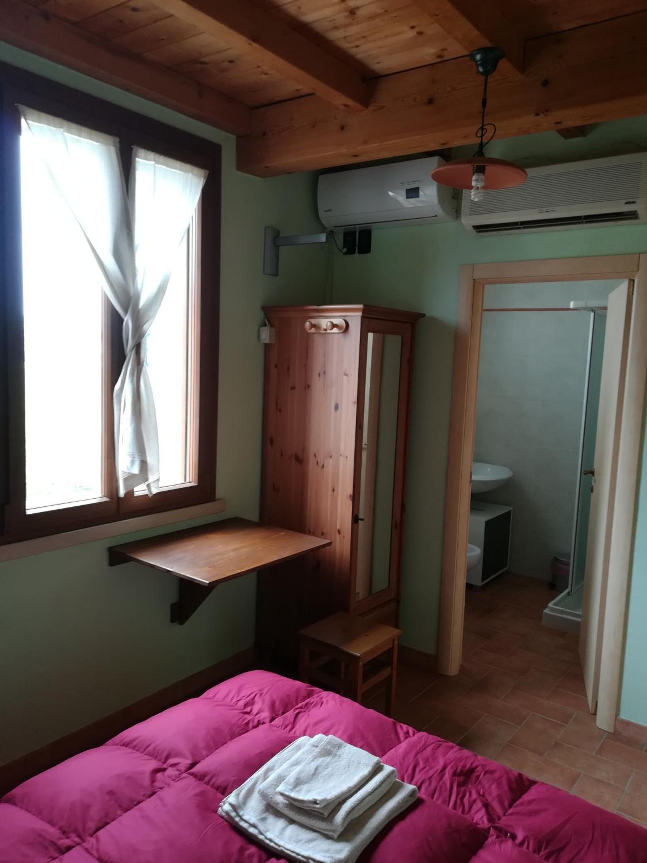 Single Room with Private Bathroom photo 1
