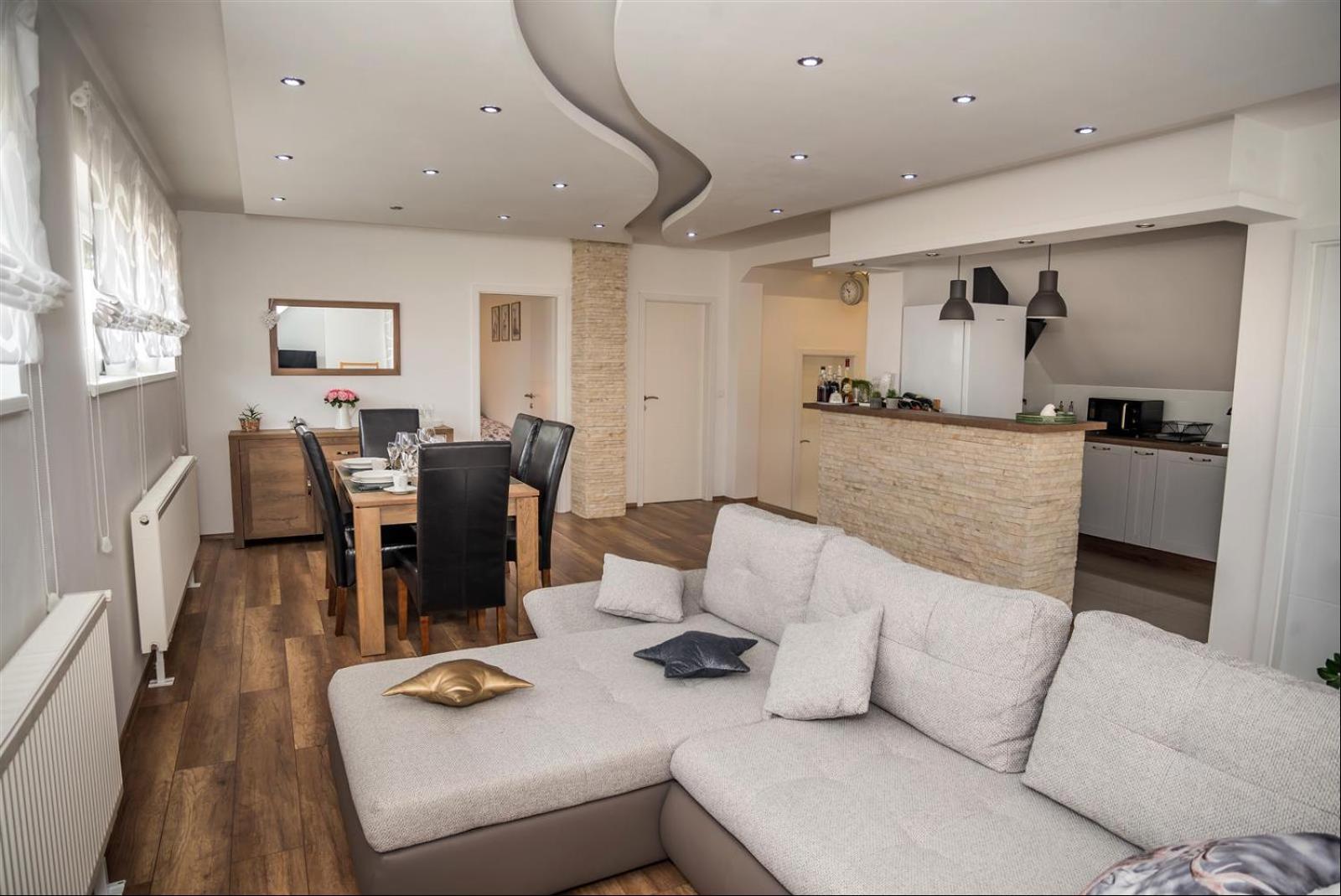 One-Bedroom Apartment - Photo 1