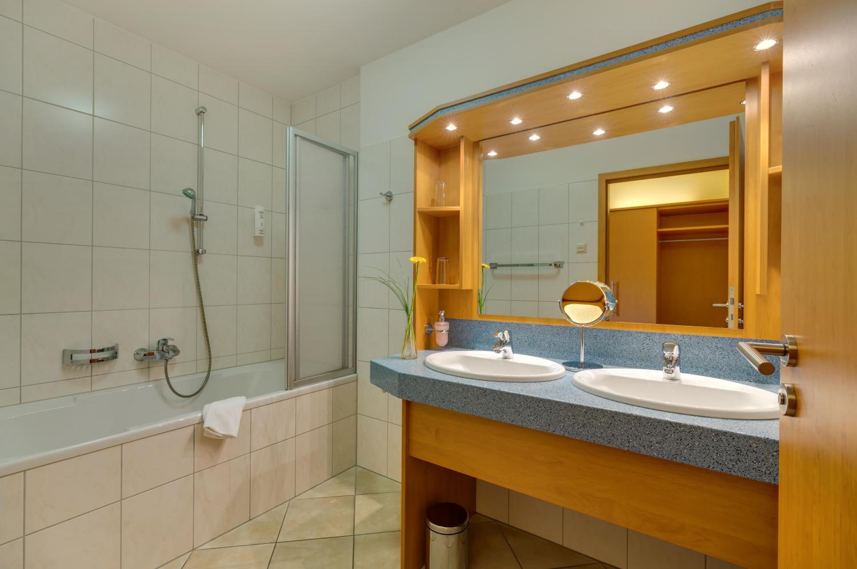 Double or Twin Room - Photo 4