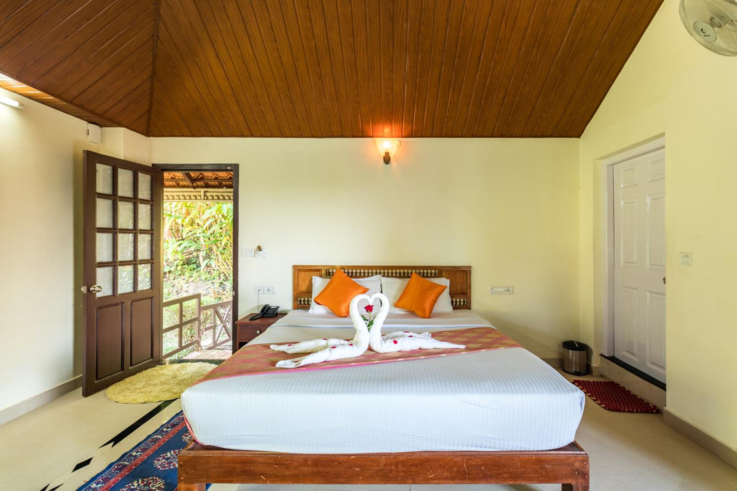 Deluxe Double Room - Photo 9