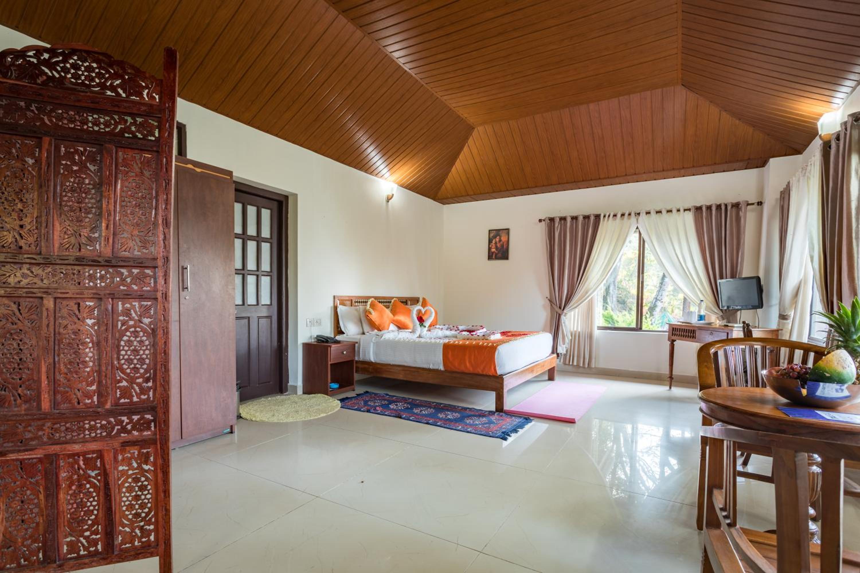 Deluxe Double Room - Photo 11