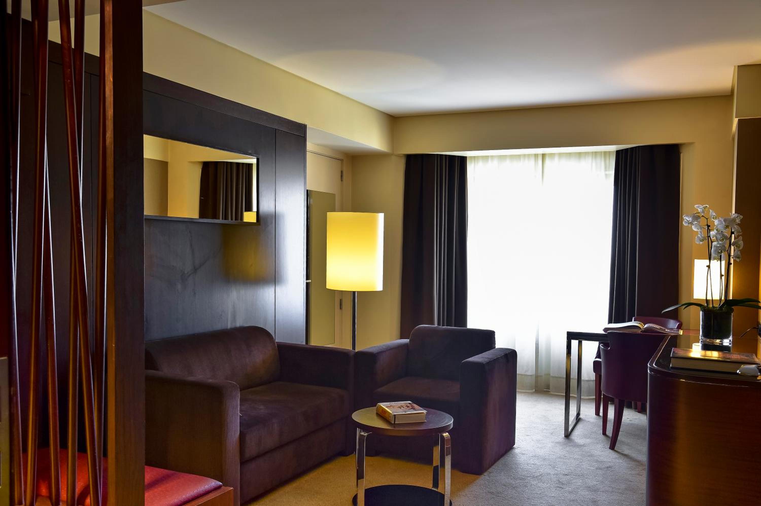 Executive Suite - Photo 7