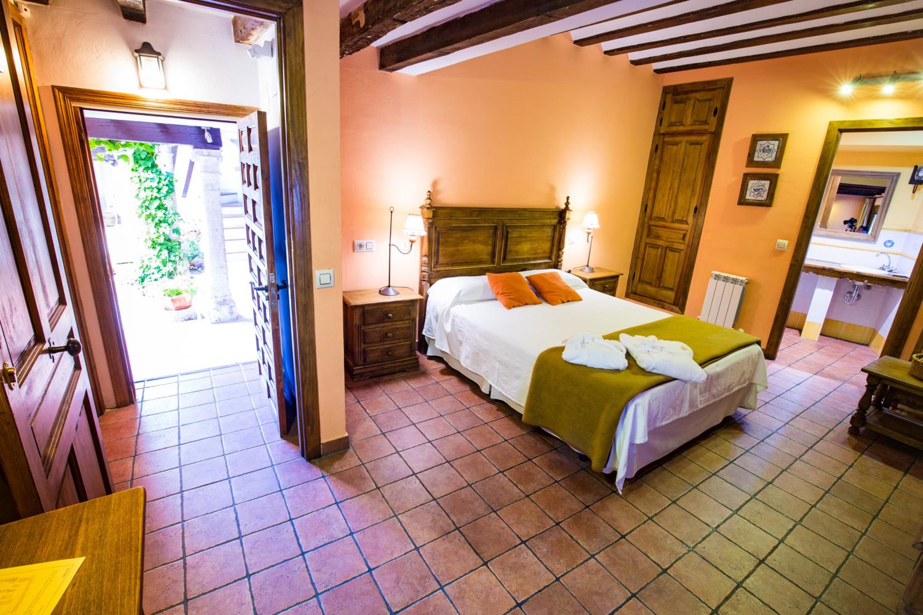 Double or Twin Room - Photo 21