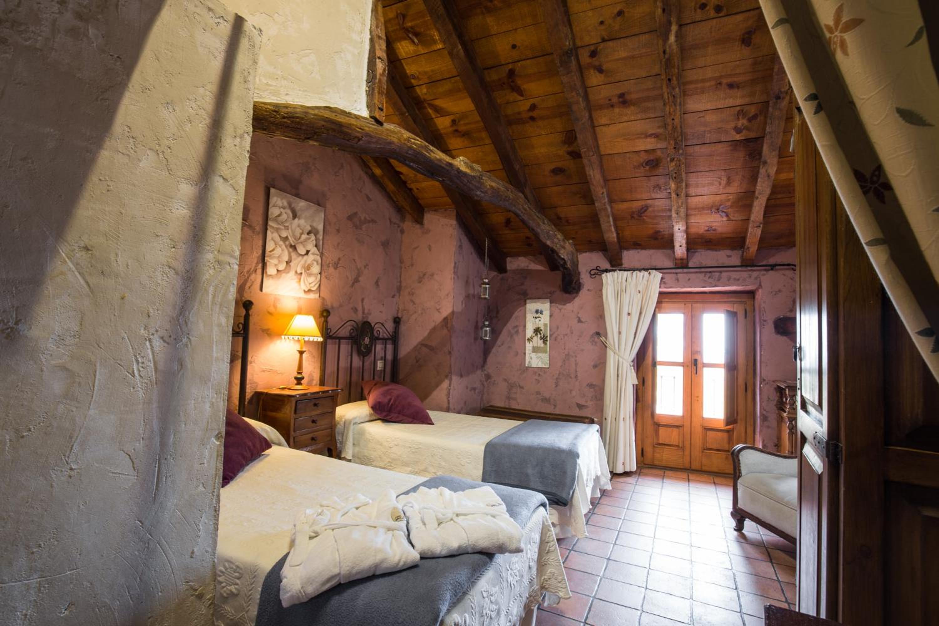 Double or Twin Room with Sitting Area - Photo 30