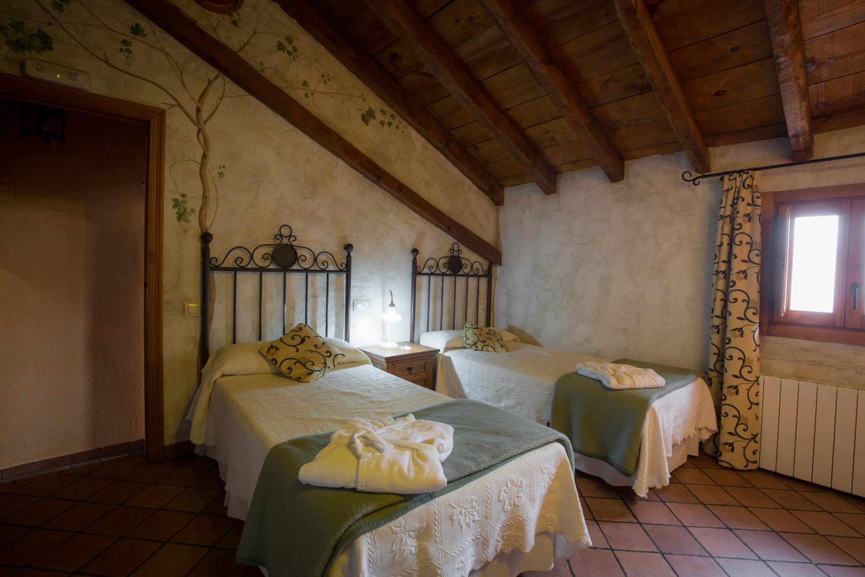Double or Twin Room - Photo 32