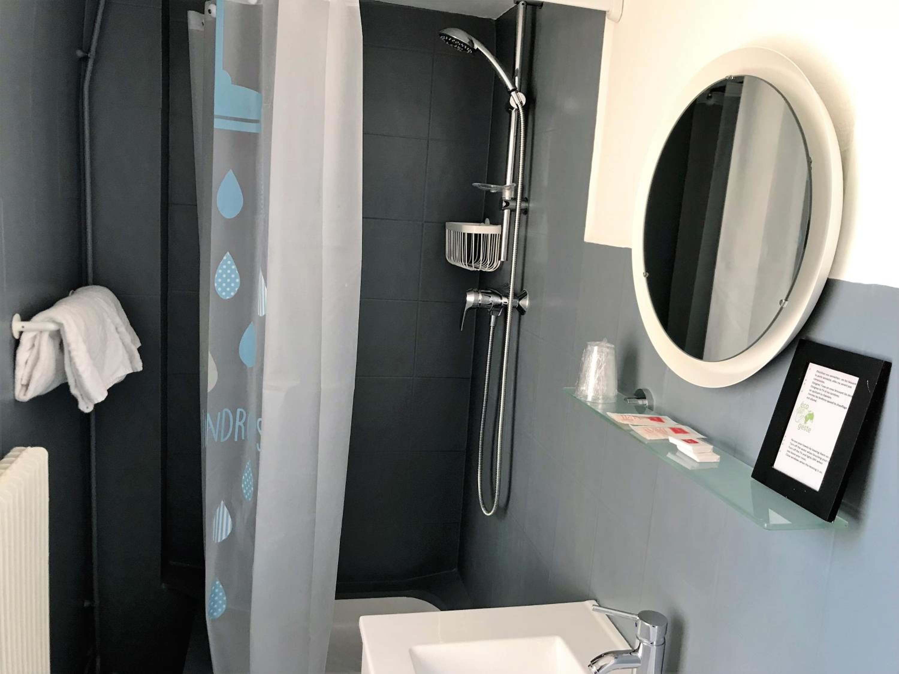 Double Room - Photo 18