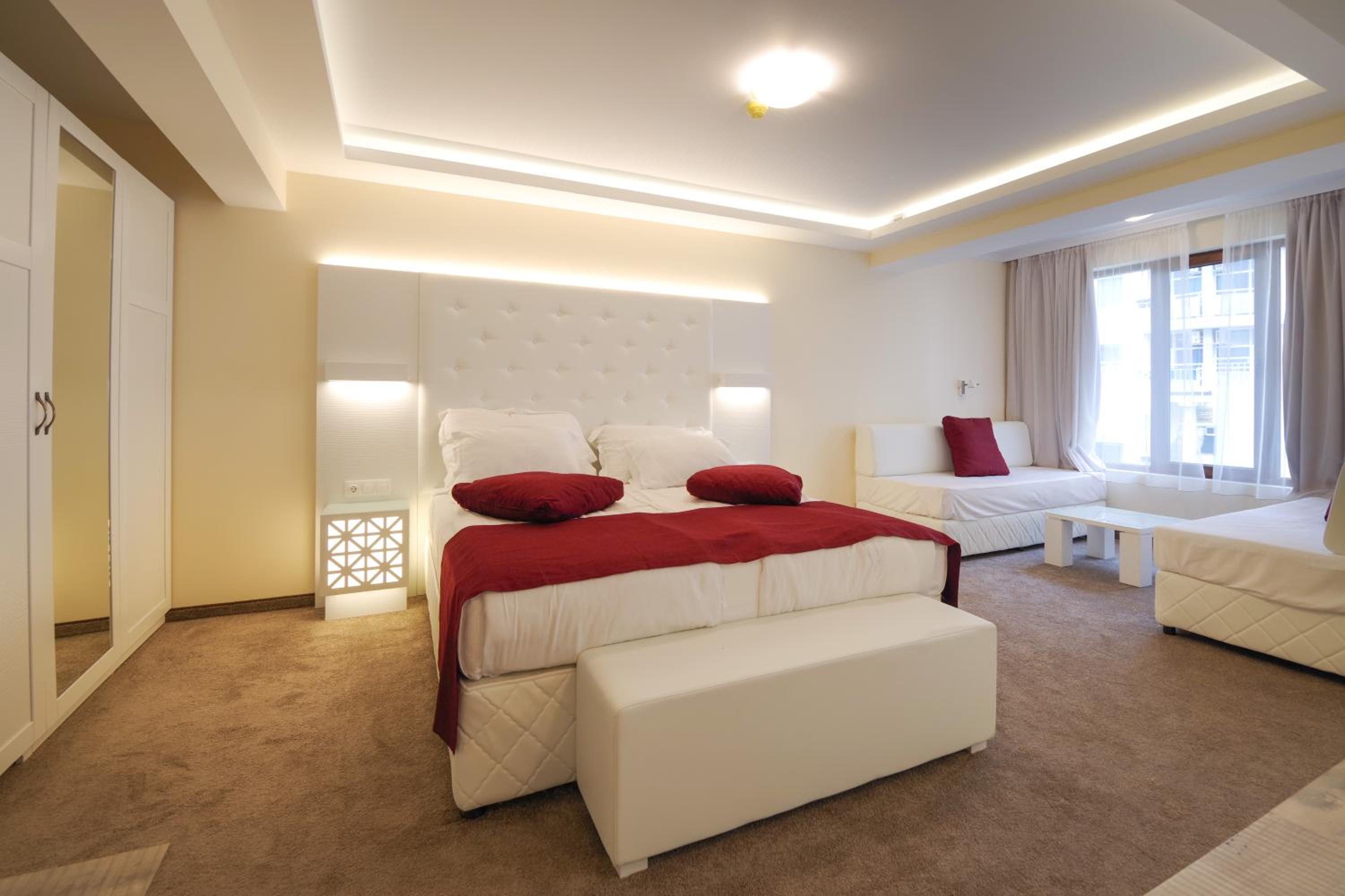 Deluxe Double Room (2 Adults + 2 Children)	 photo 2