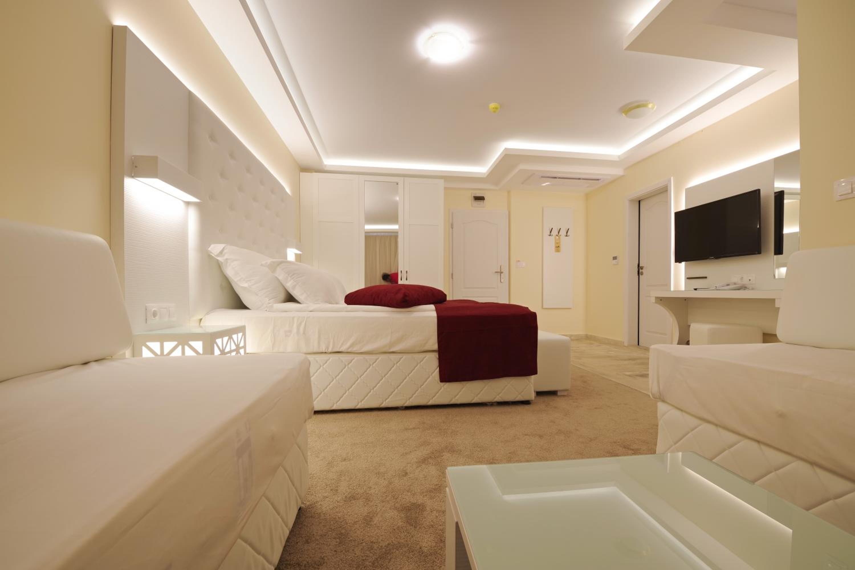 Luxury Triple Room photo 2
