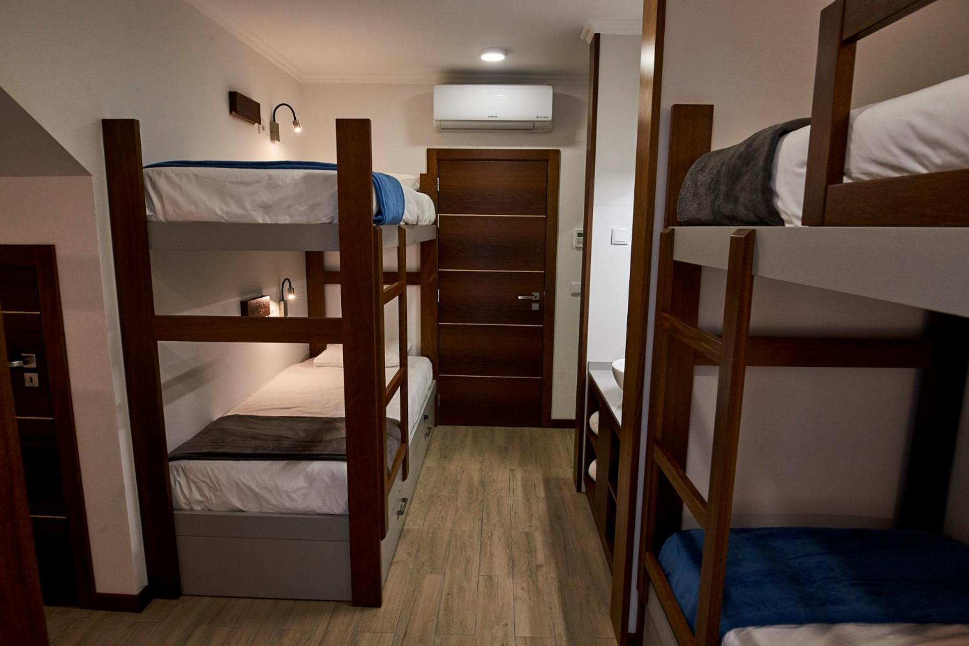 Bed in 6-Bed Dormitory Room photo 1
