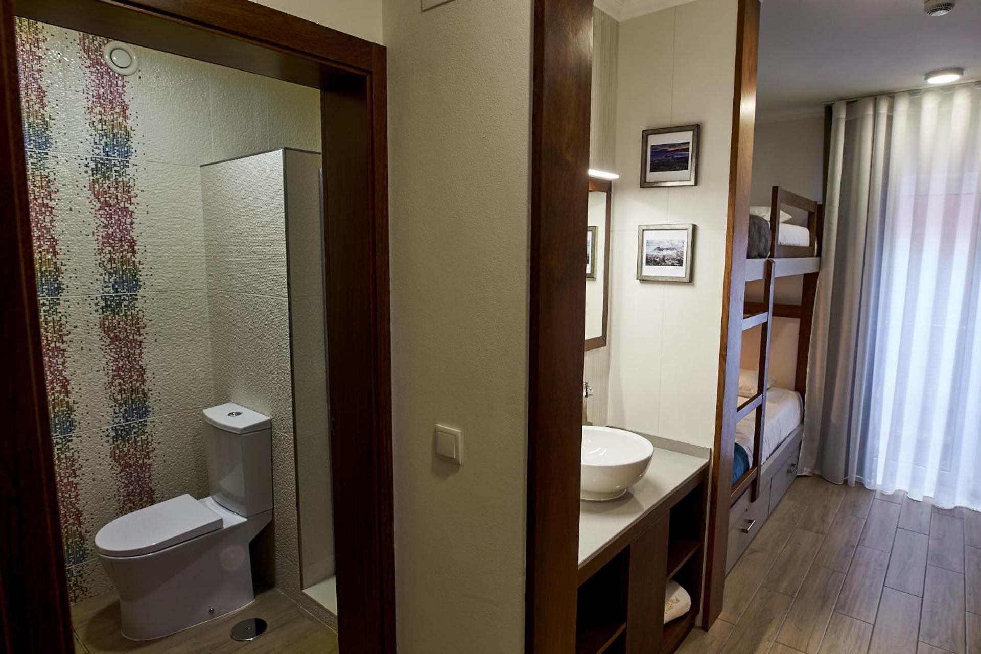 Bed in 6-Bed Dormitory Room photo 2