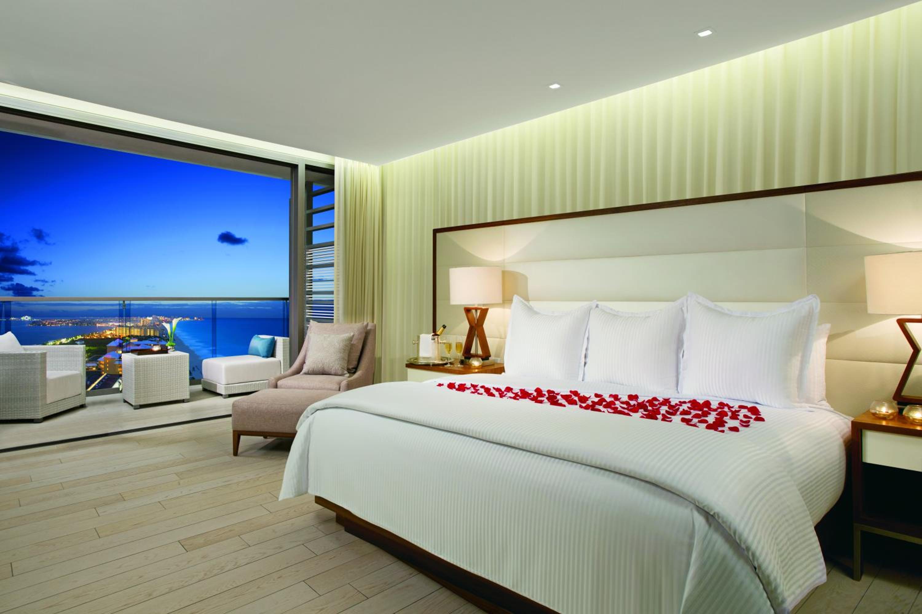 Deluxe Ocean View King - Photo 3