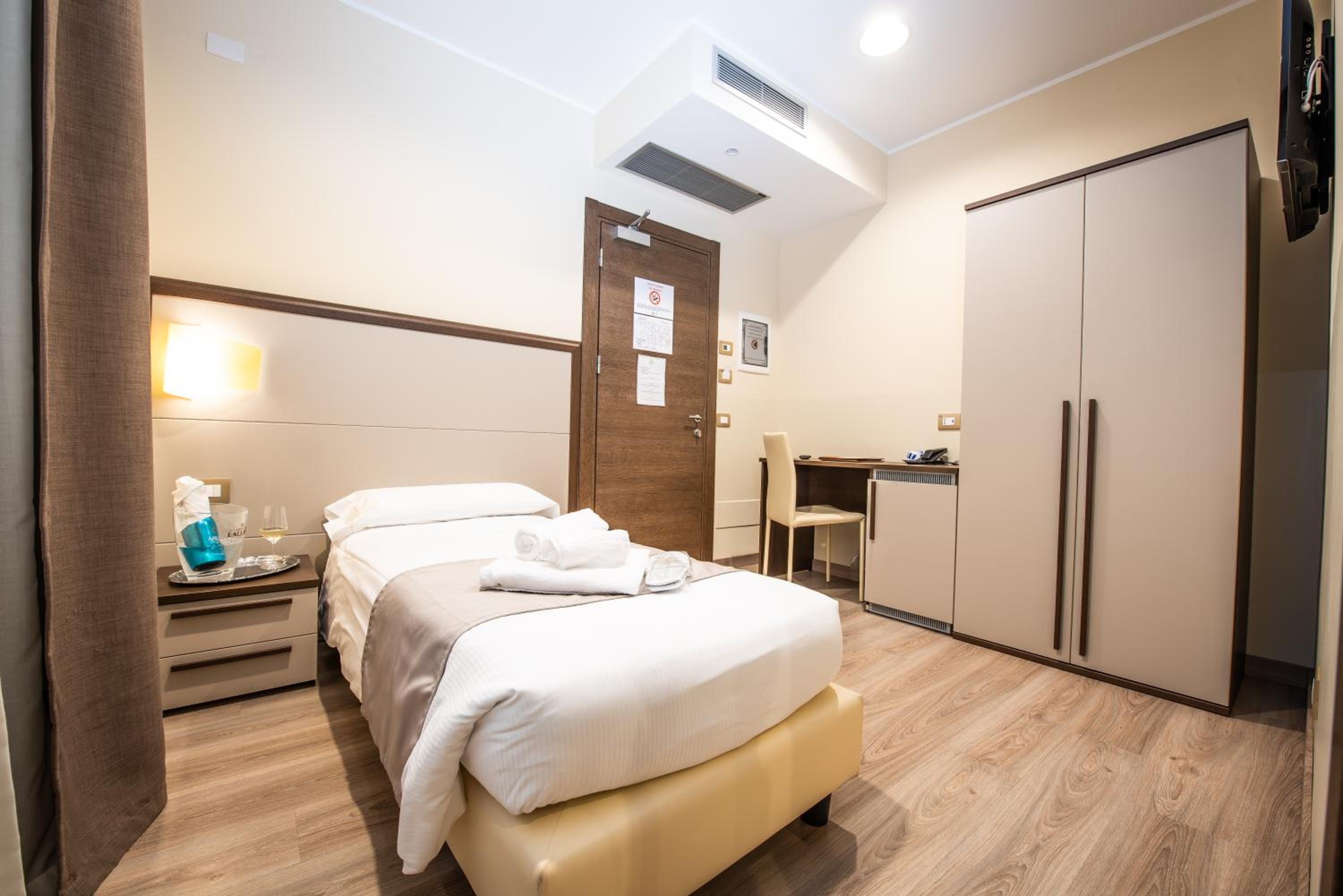 Single Room Ground Floor photo 2