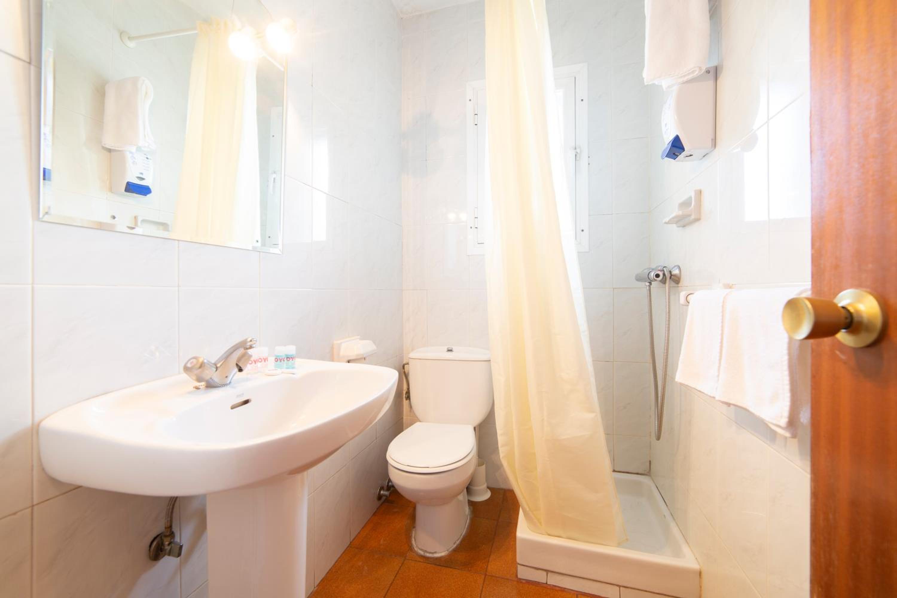 Twin Room - Photo 2