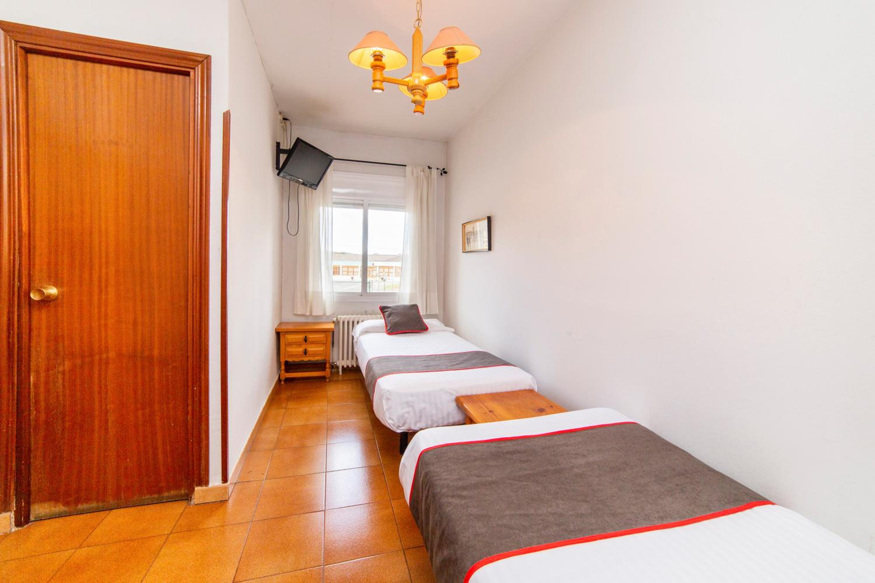 Twin Room - Photo 1