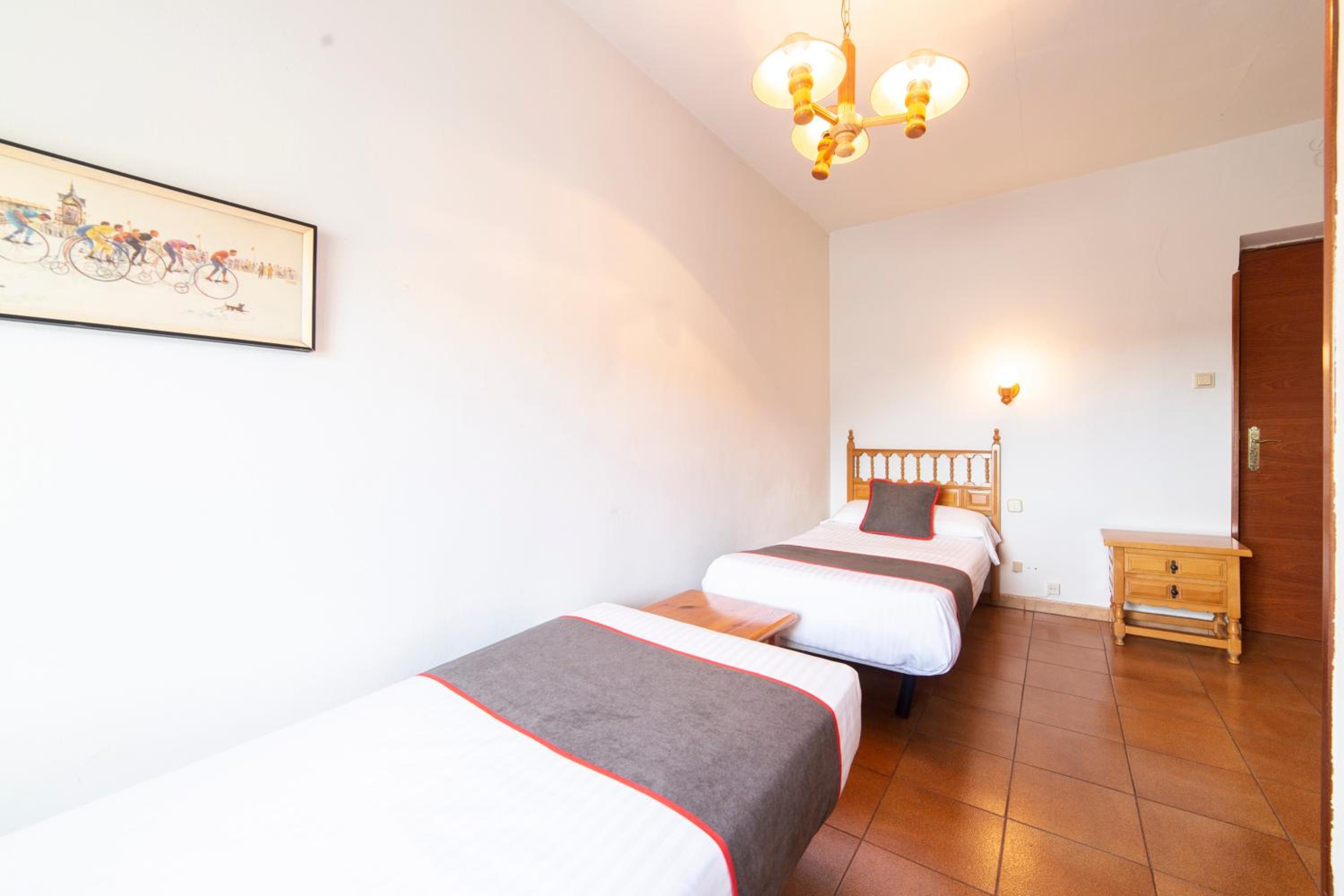 Twin Room - Photo 4