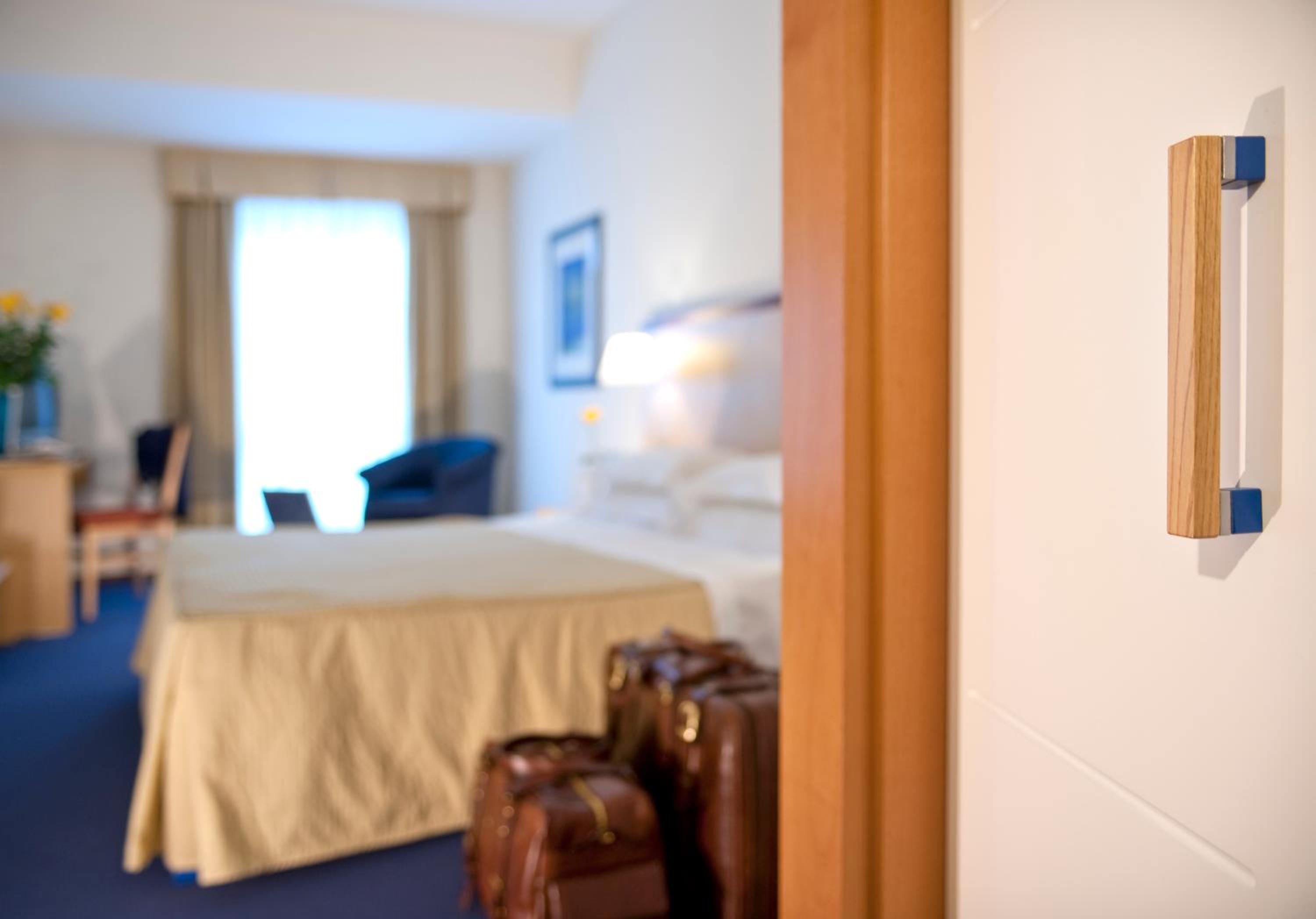 Double or Twin Room - Photo 6