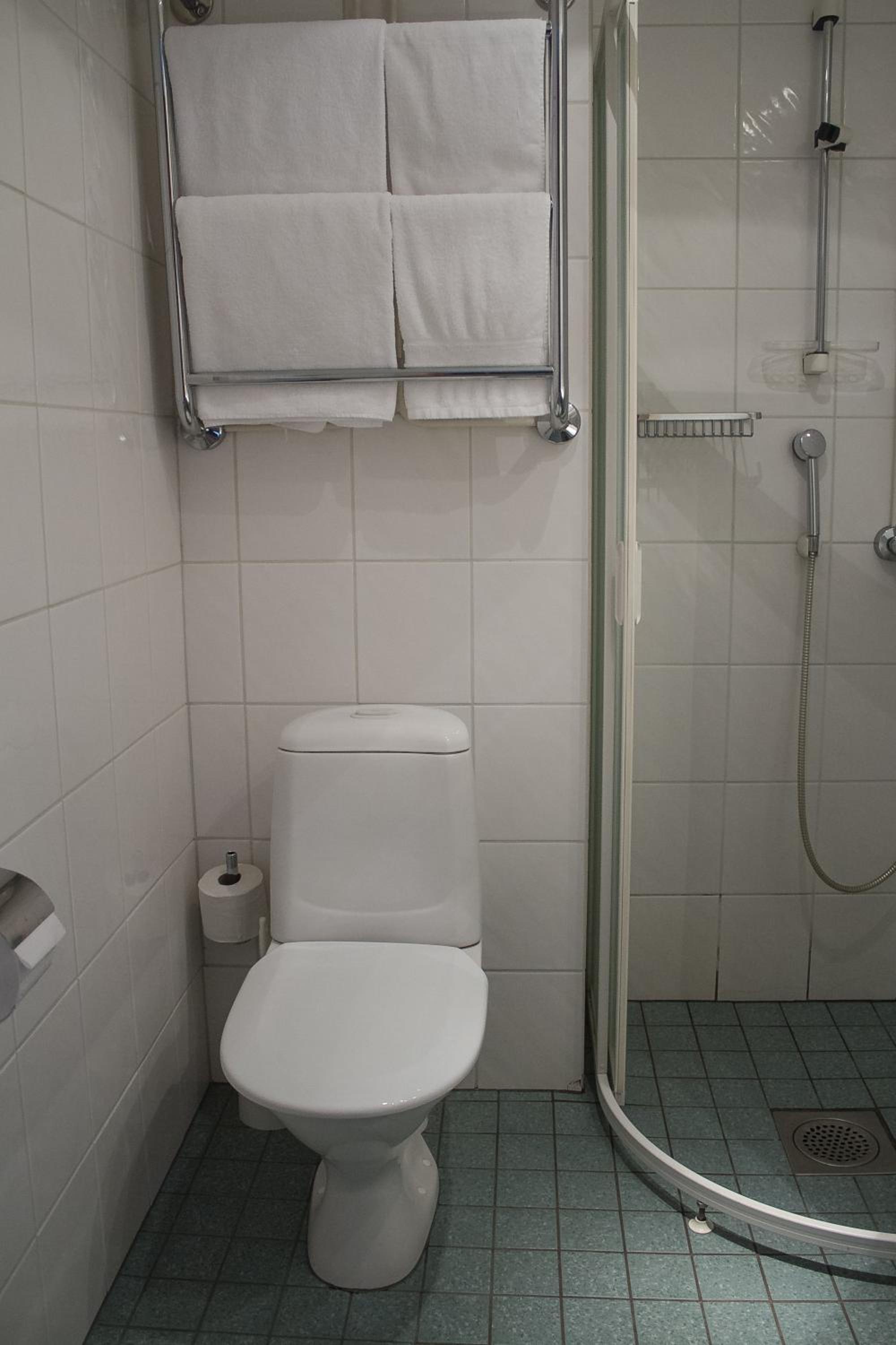 Standard Queen Room - Photo 6