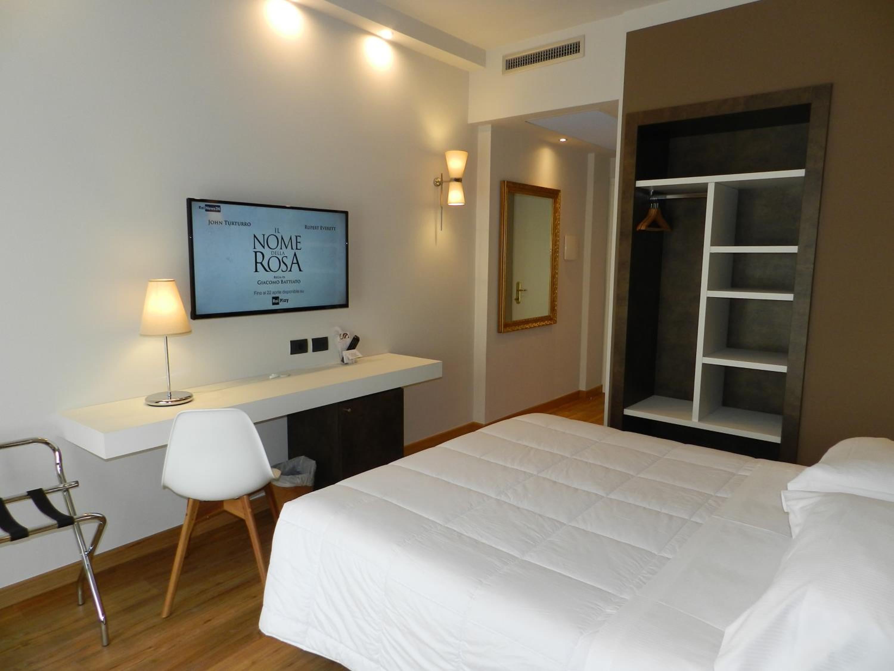 Superior Double or Twin Room - Photo 6