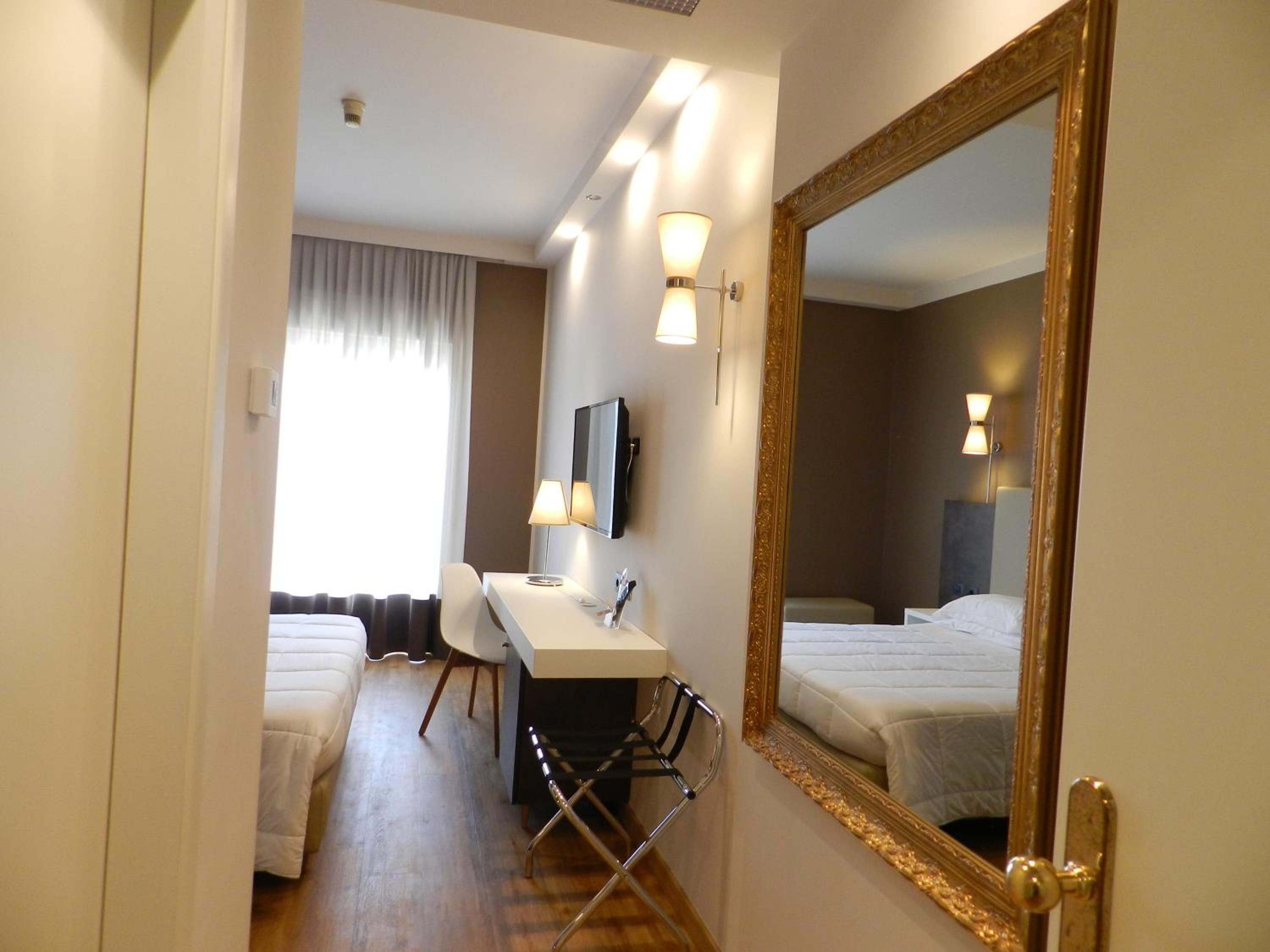 Superior Double or Twin Room - Photo 7