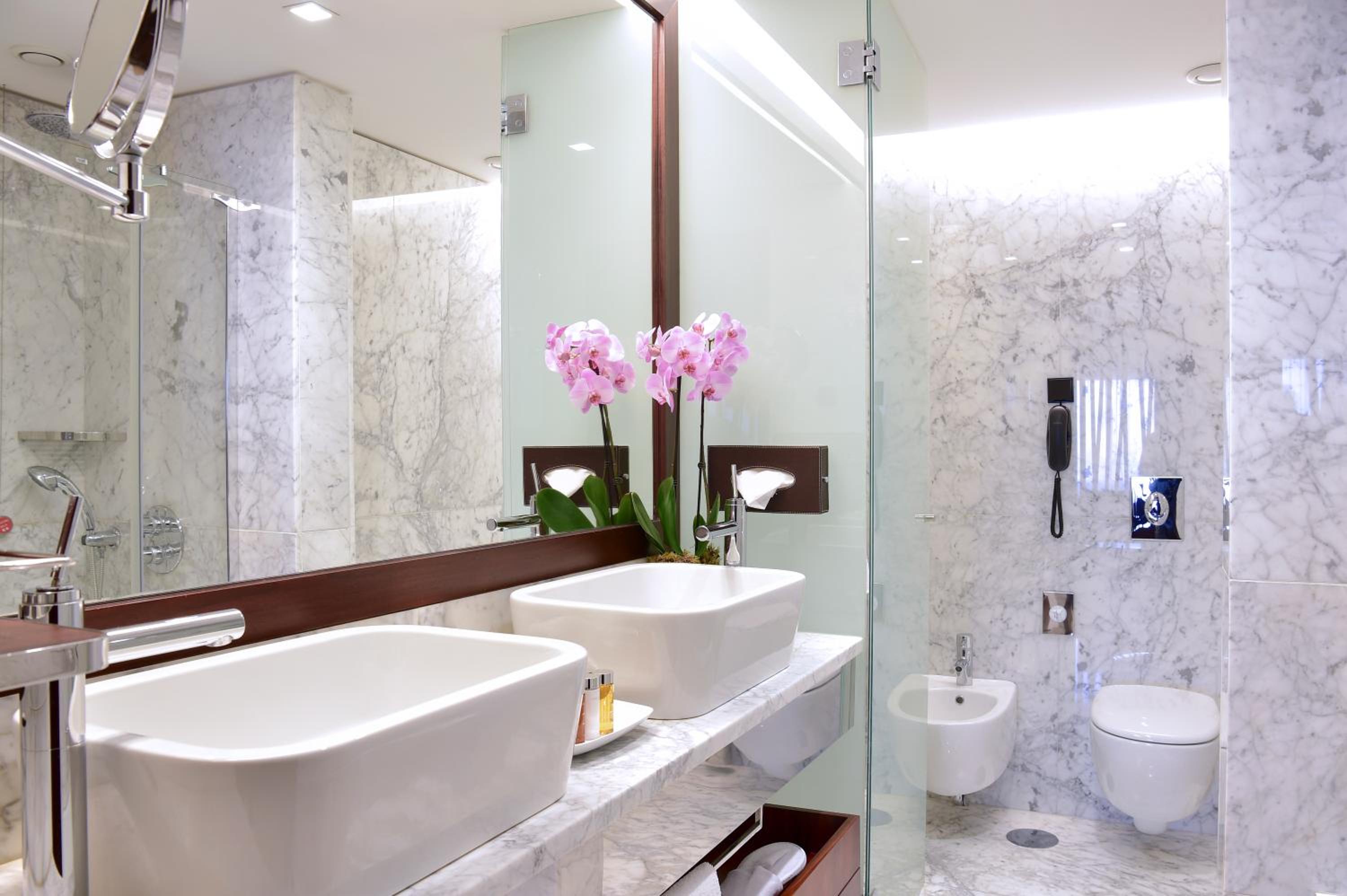 Executive Suite - Photo 3