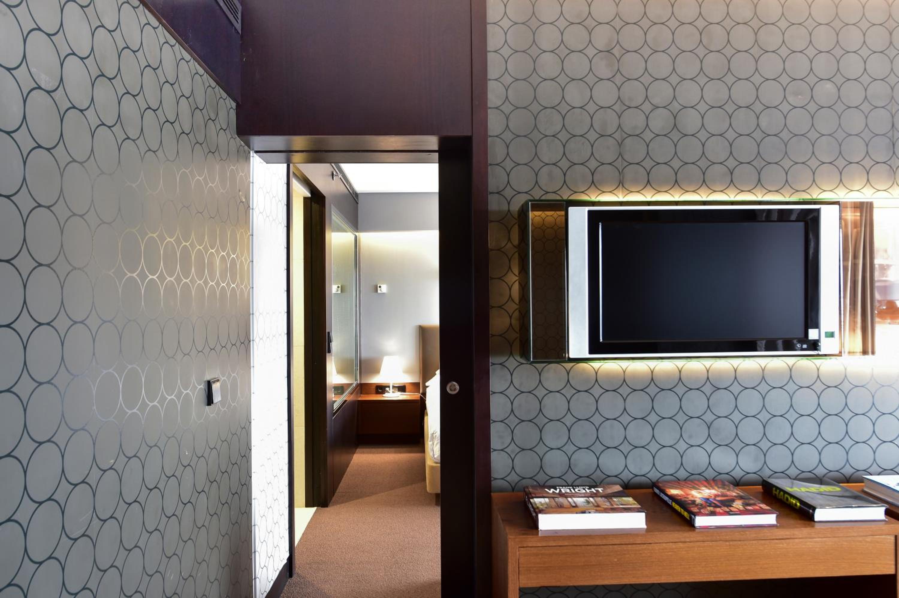 Superior Suite - Photo 6