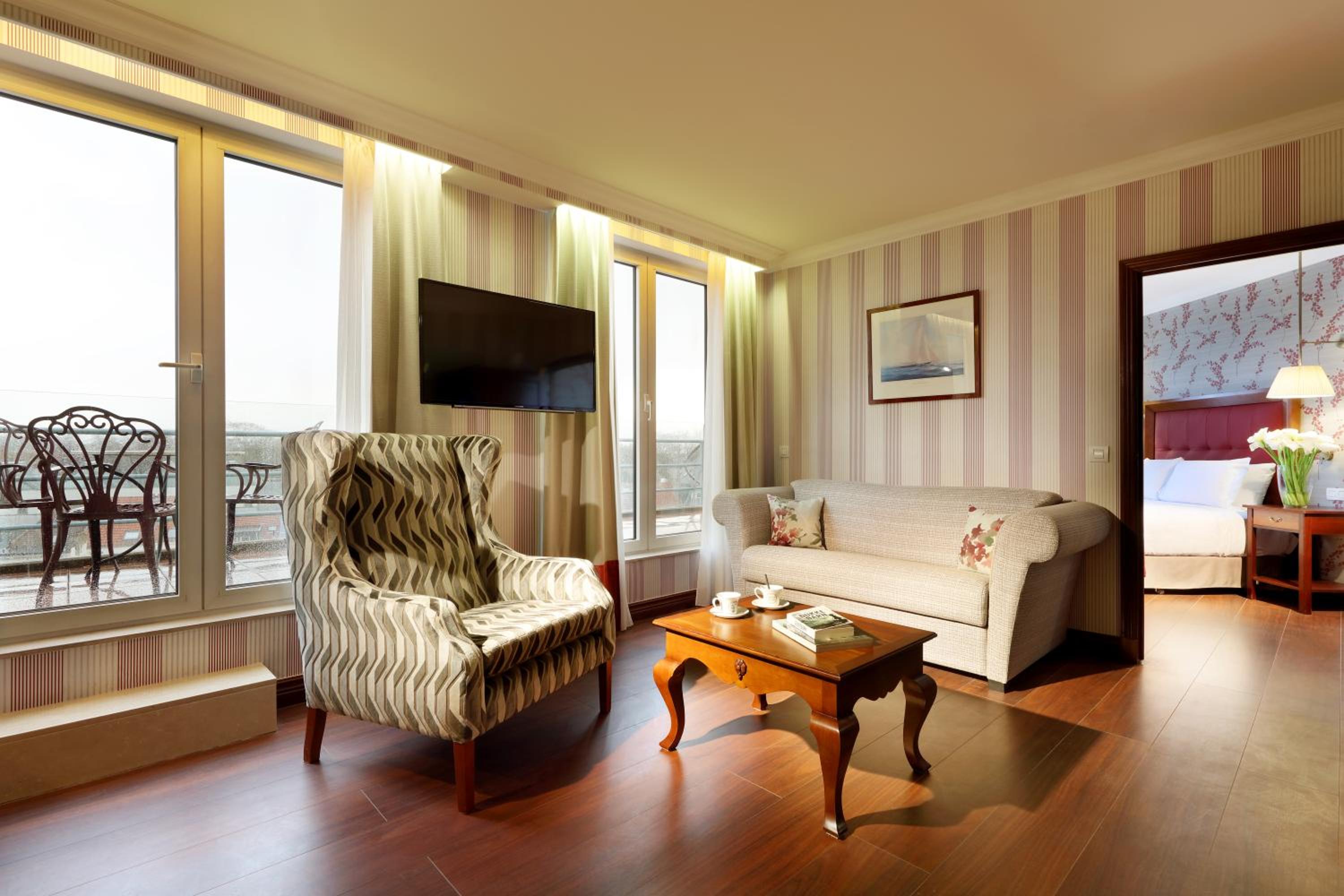 Junior Suite with Terrace - Photo 4