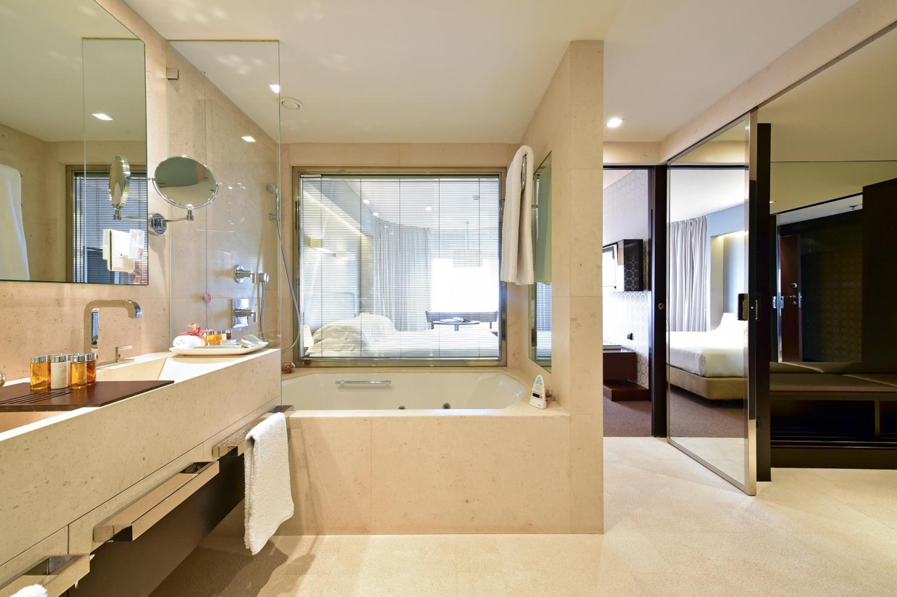 Superior Suite - Photo 3