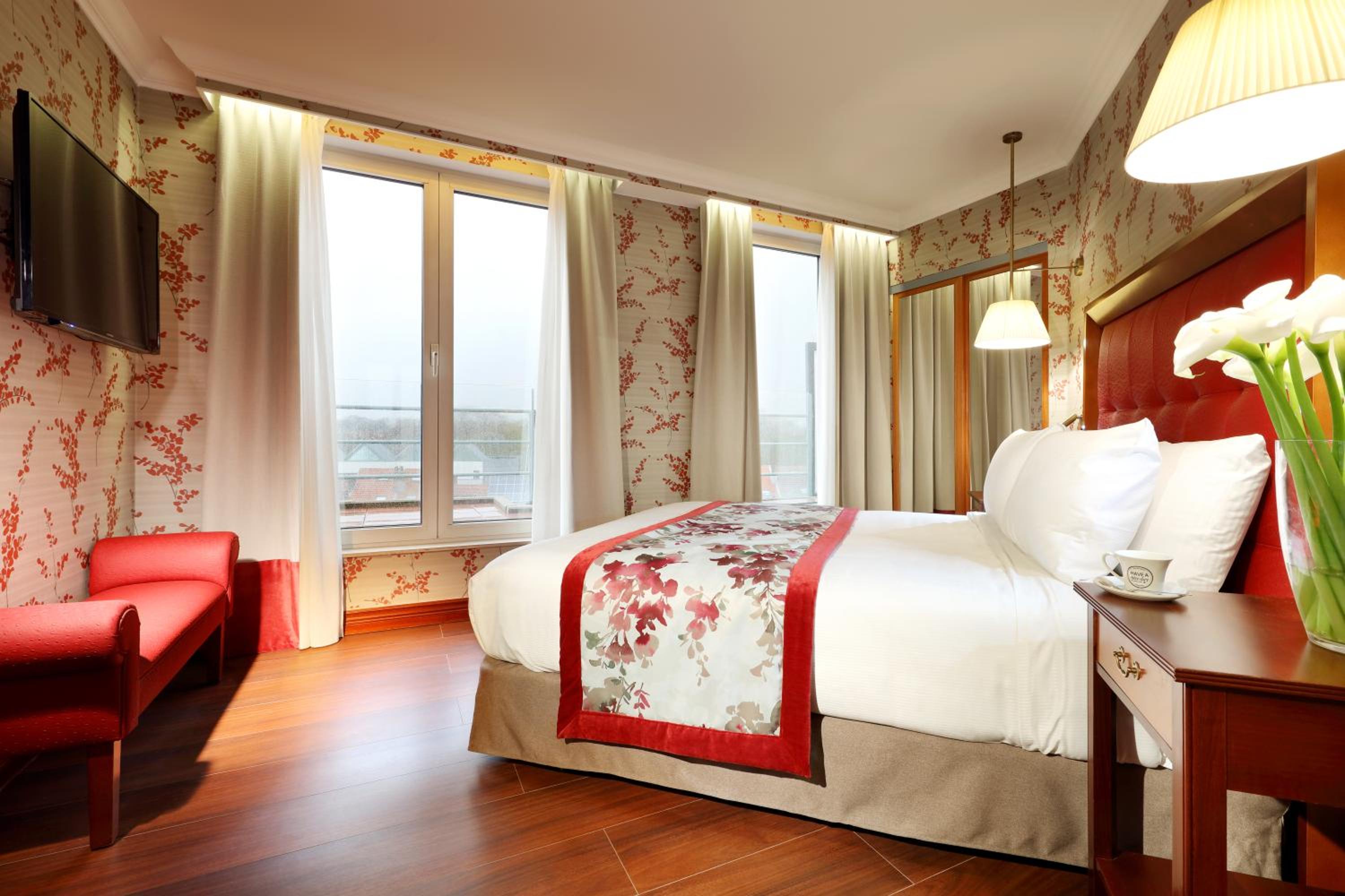 Junior Suite with Terrace - Photo 3