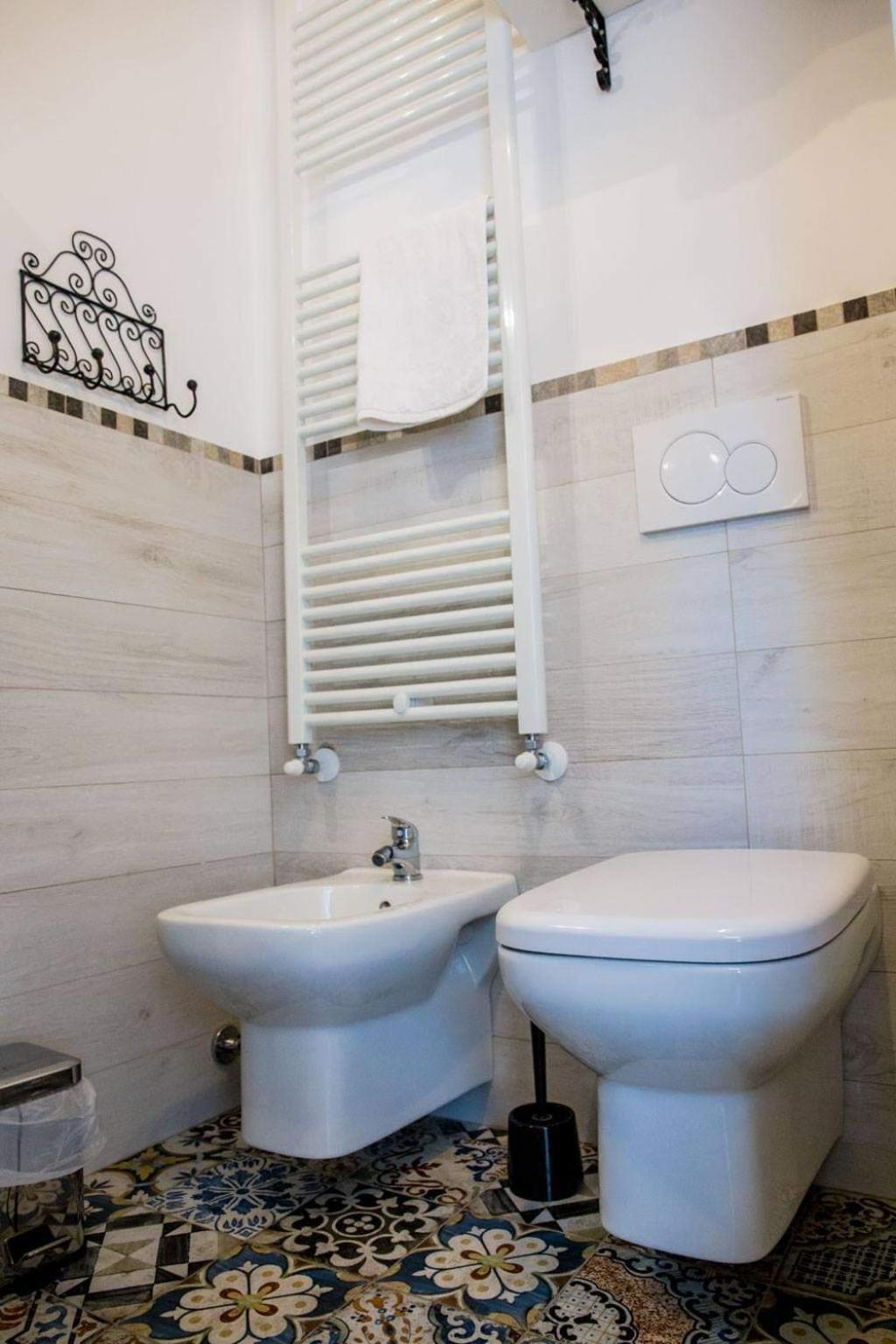 Deluxe Double Room with Balcony - Photo 6
