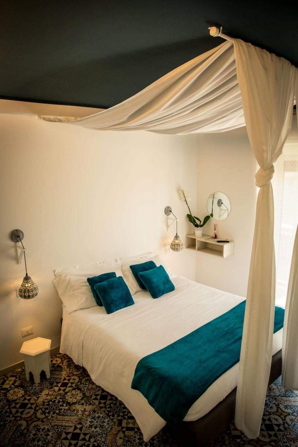 Deluxe Double Room with Balcony - Photo 2