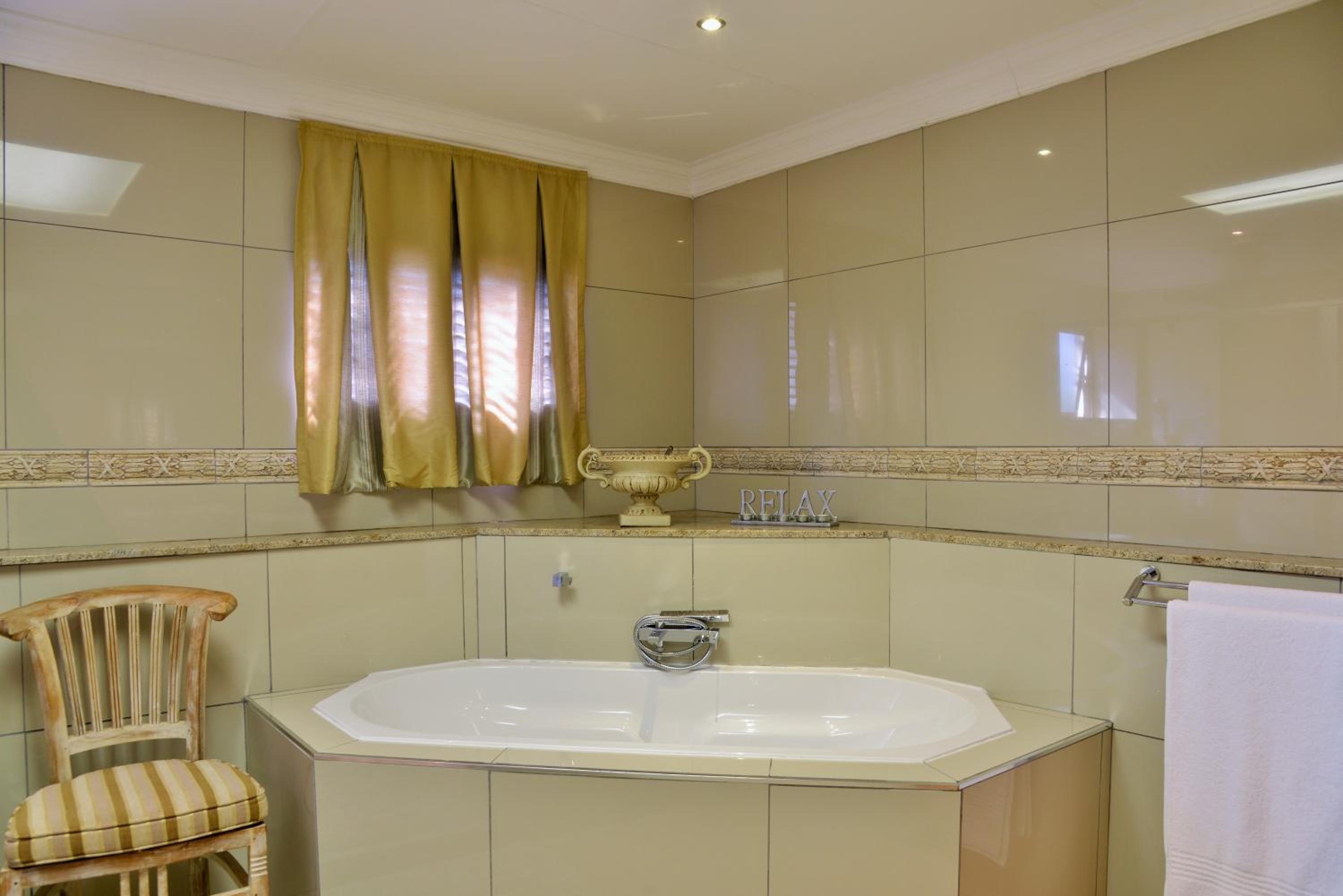 Family Suite - Photo 9