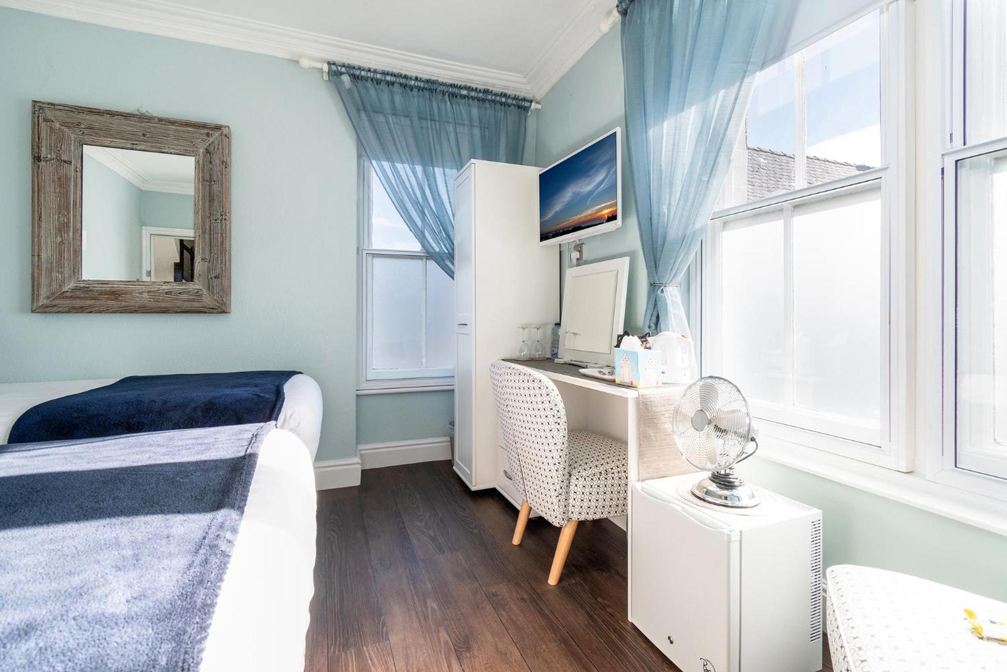 Superior Twin Room photo 2