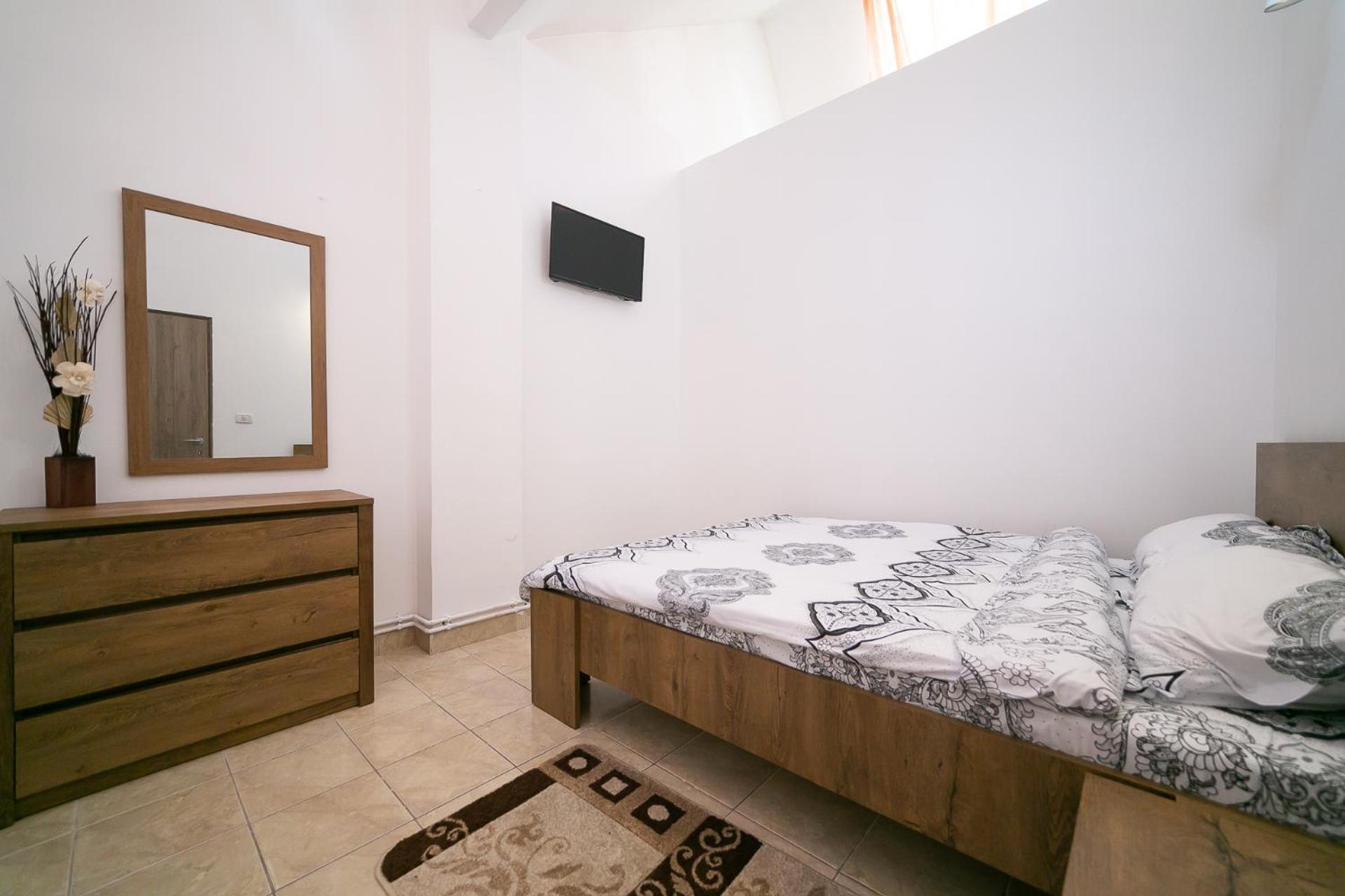 Apartment - Ground Floor - Photo 4