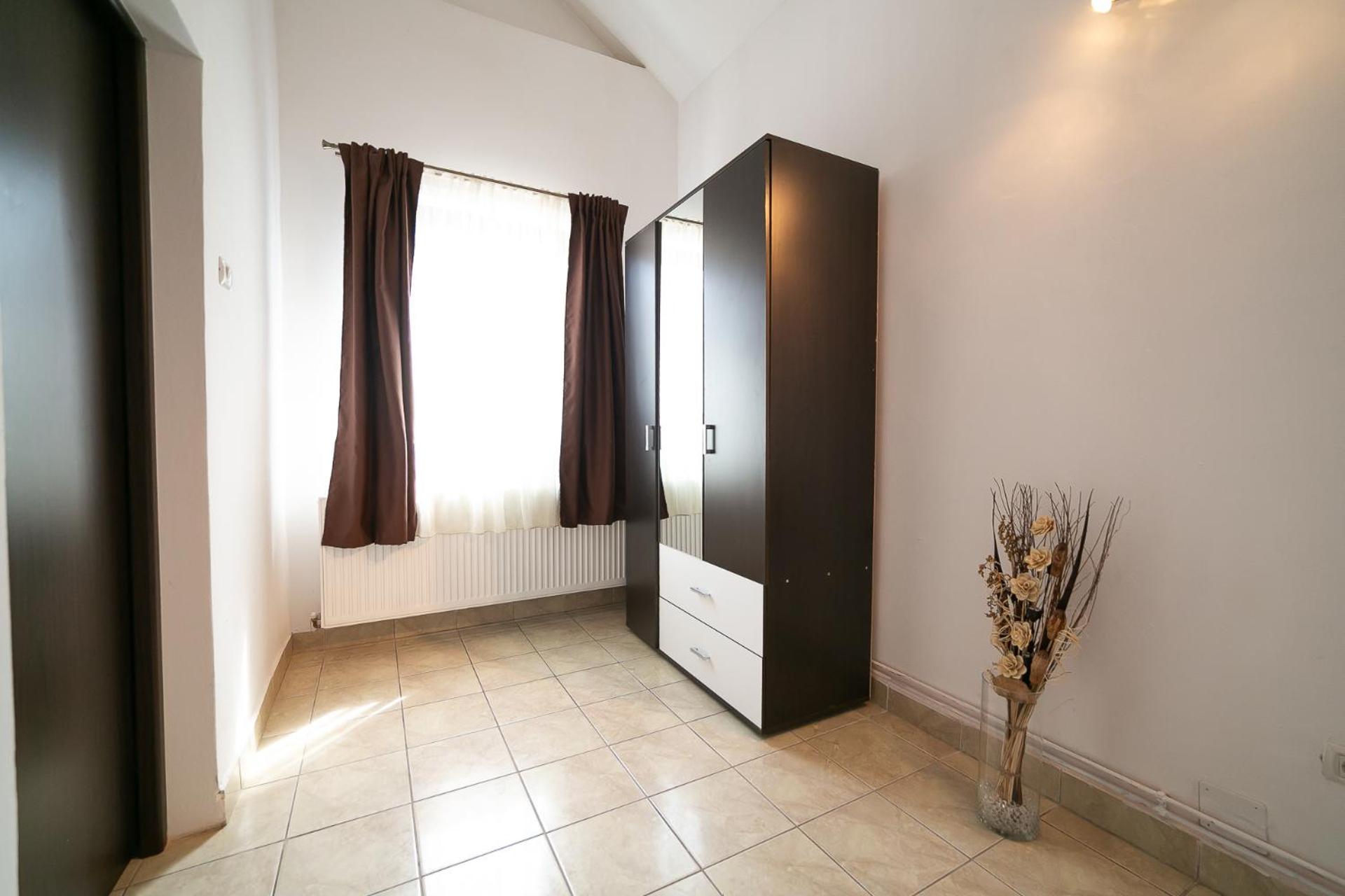 Apartment - Ground Floor - Photo 3