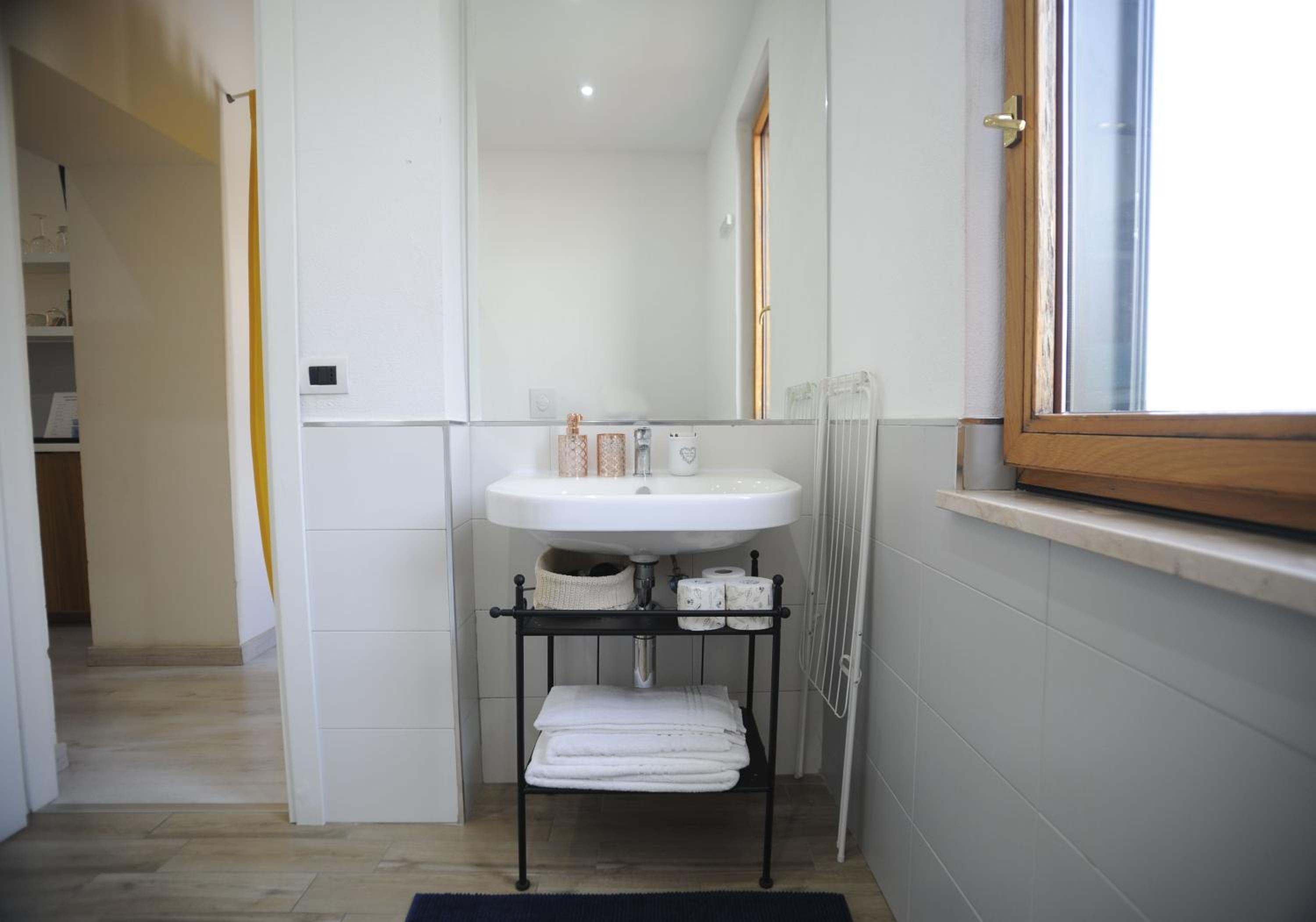 Two-Bedroom Apartment - Photo 21