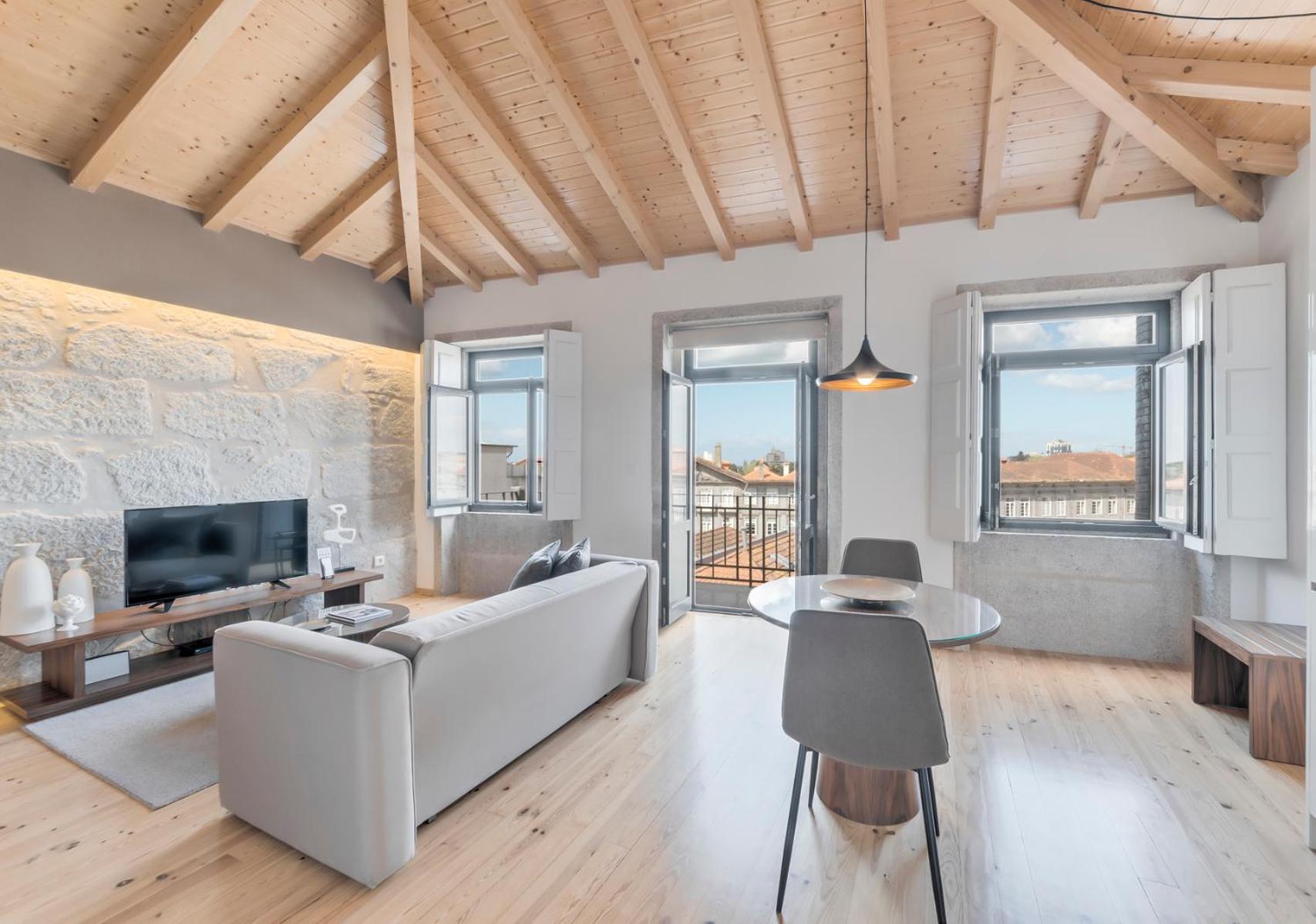 Deluxe Apartment with Balcony