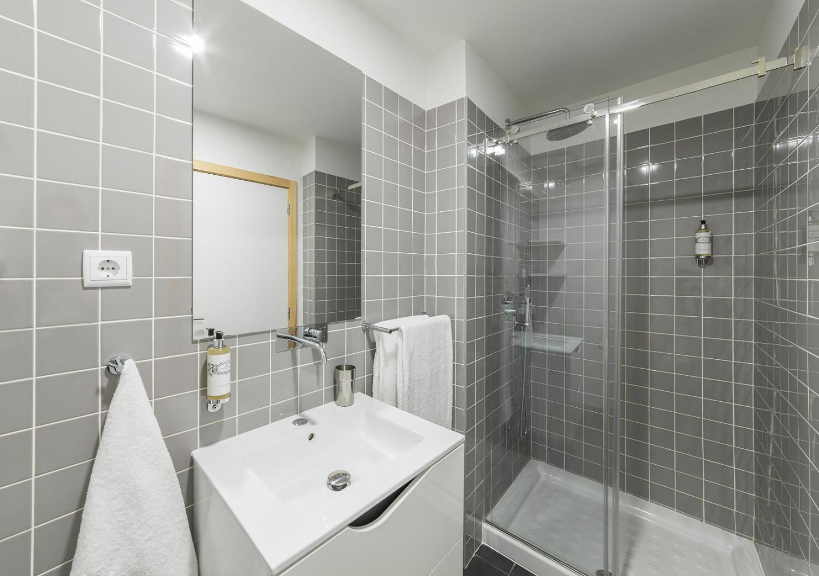 Premium Apartment with City View photo 2