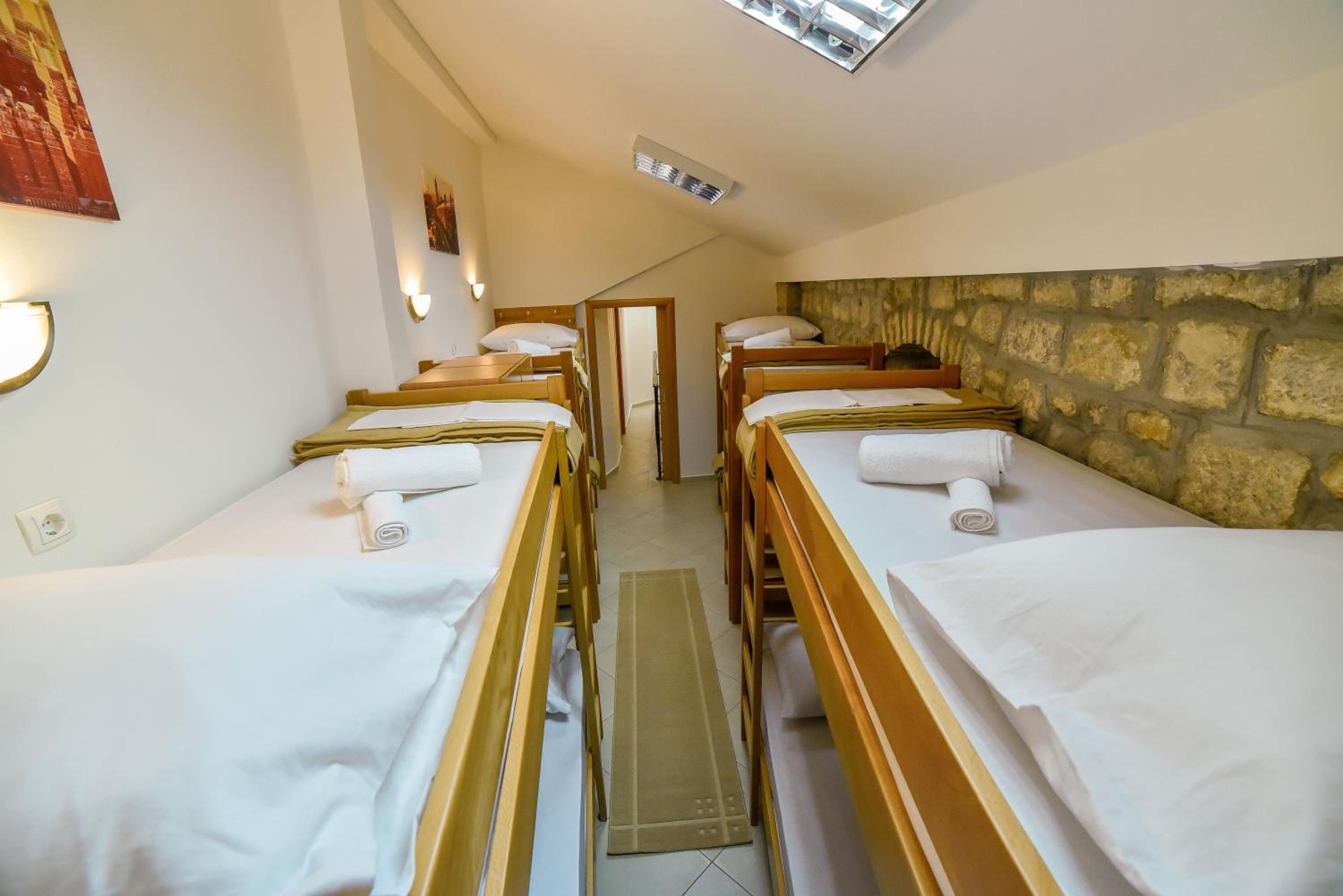 Bed in 8-Bed Mixed Dormitory photo 1