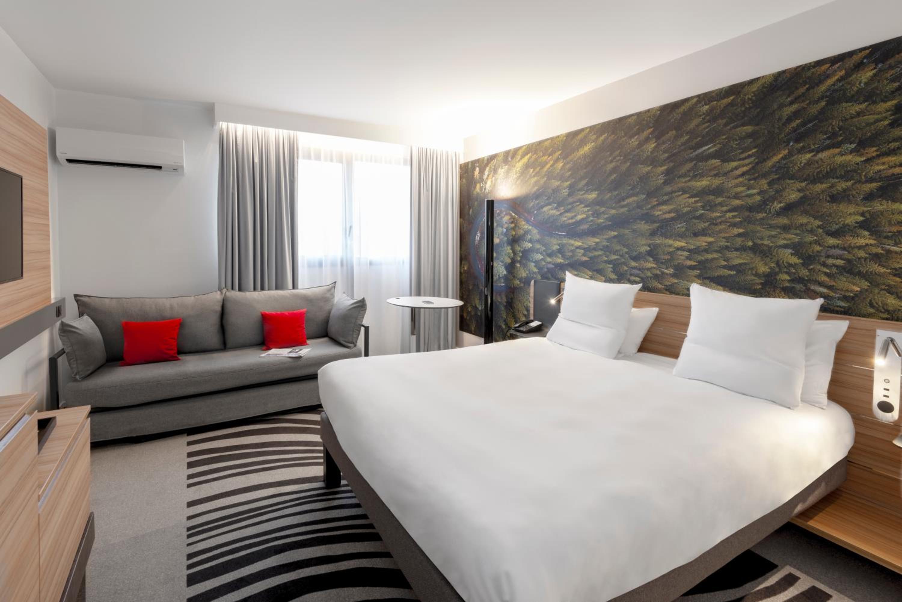Classic Room With Double And Twin Beds photo 1