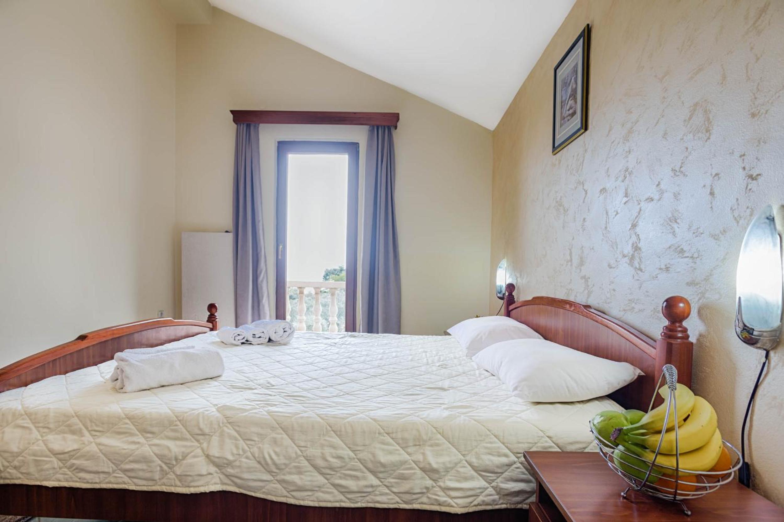 Double room (2 Adults+1 child) photo 2
