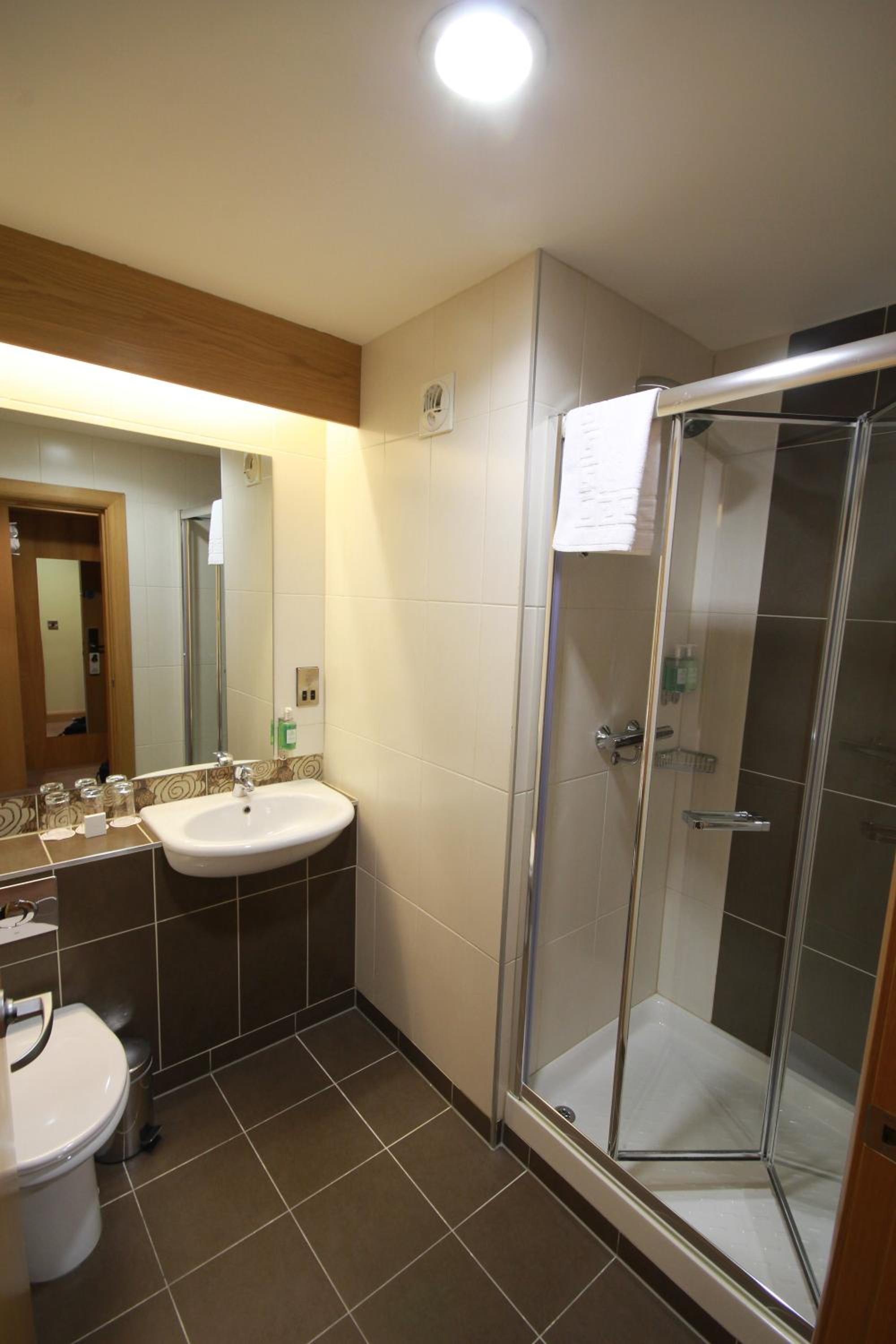 Executive Suite - Photo 2