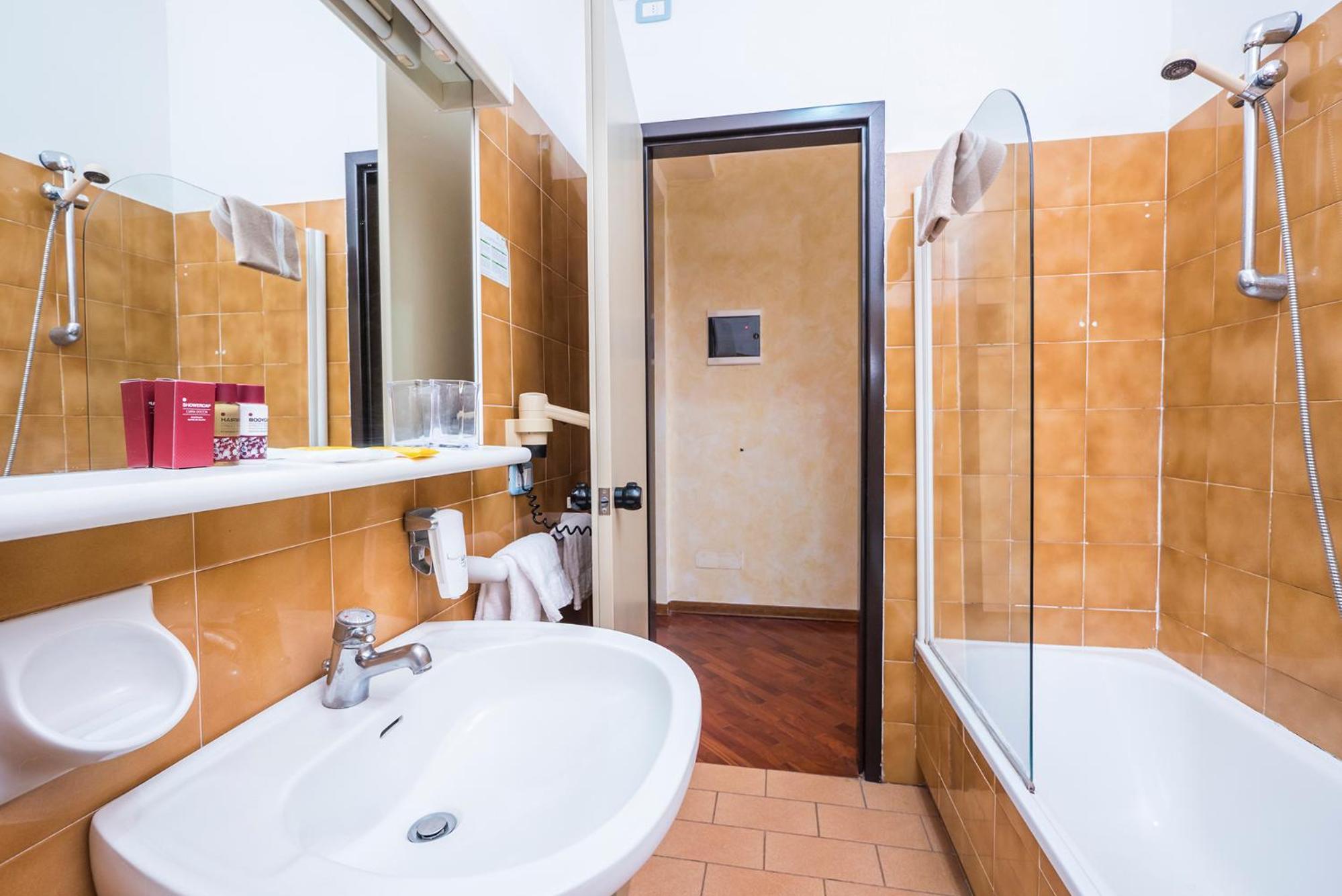 Classic Triple Room - Photo 5
