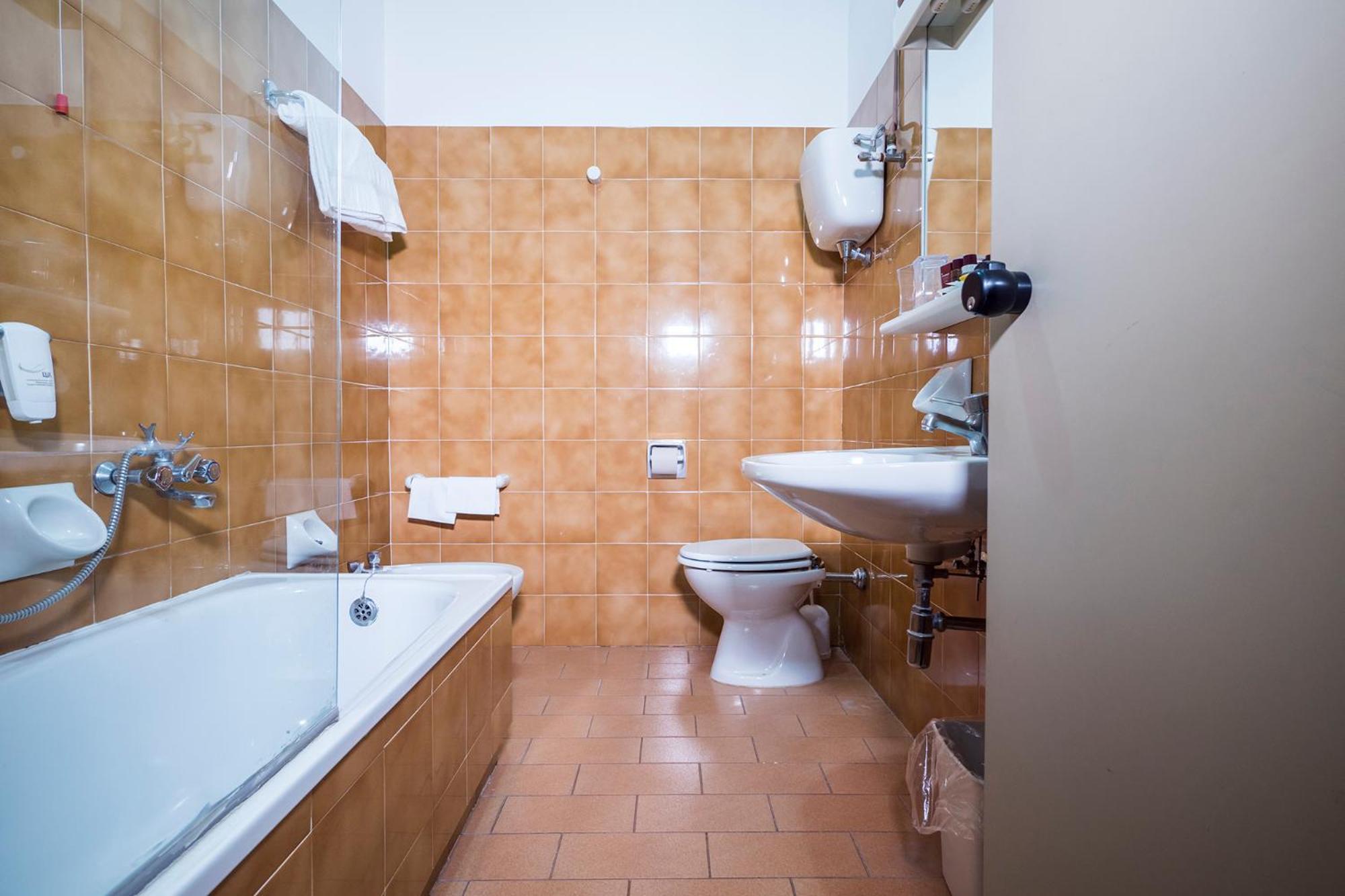 Classic Triple Room - Photo 6