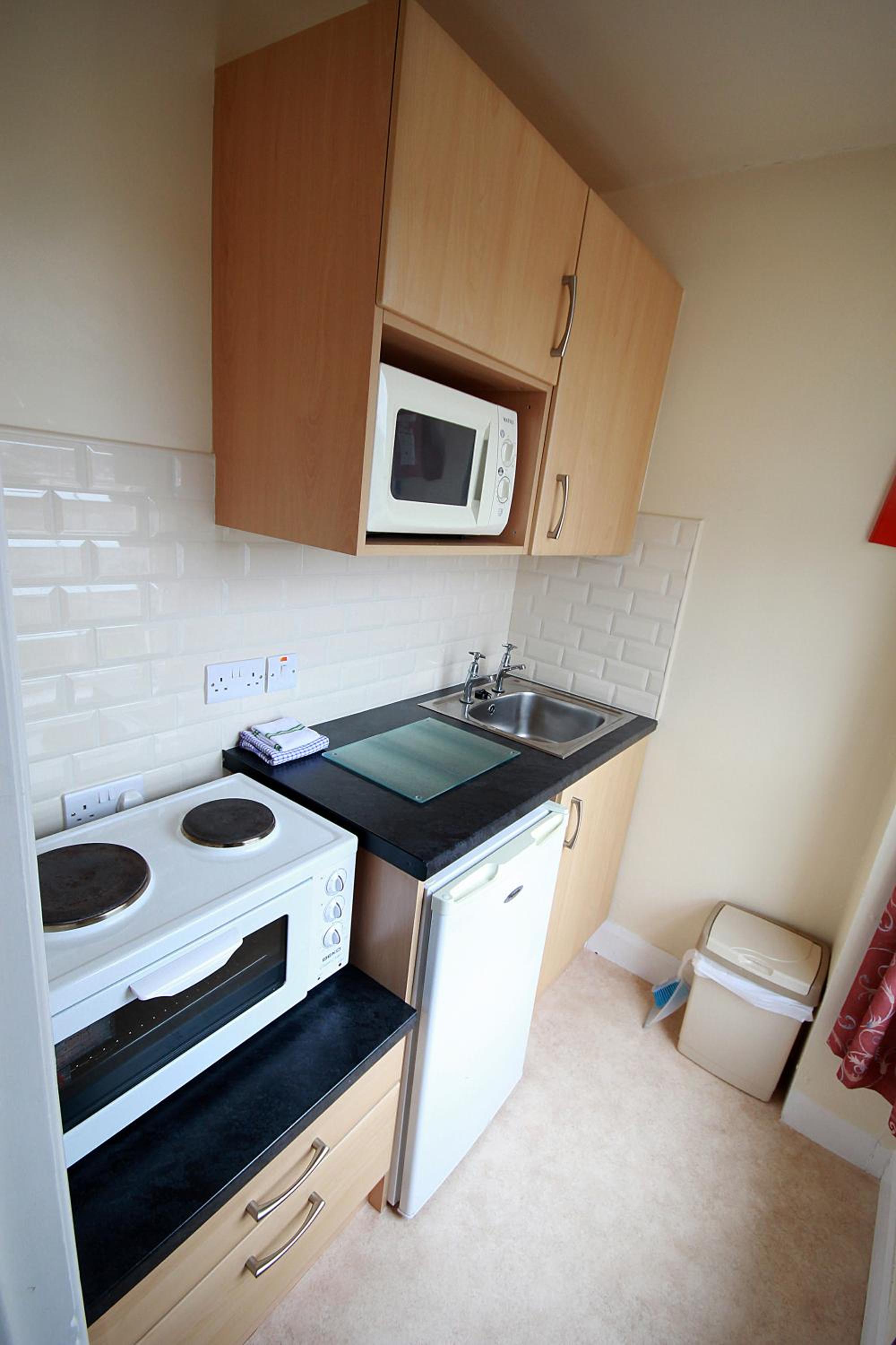 Standard Twin Room with Mini Kitchen - Photo 15