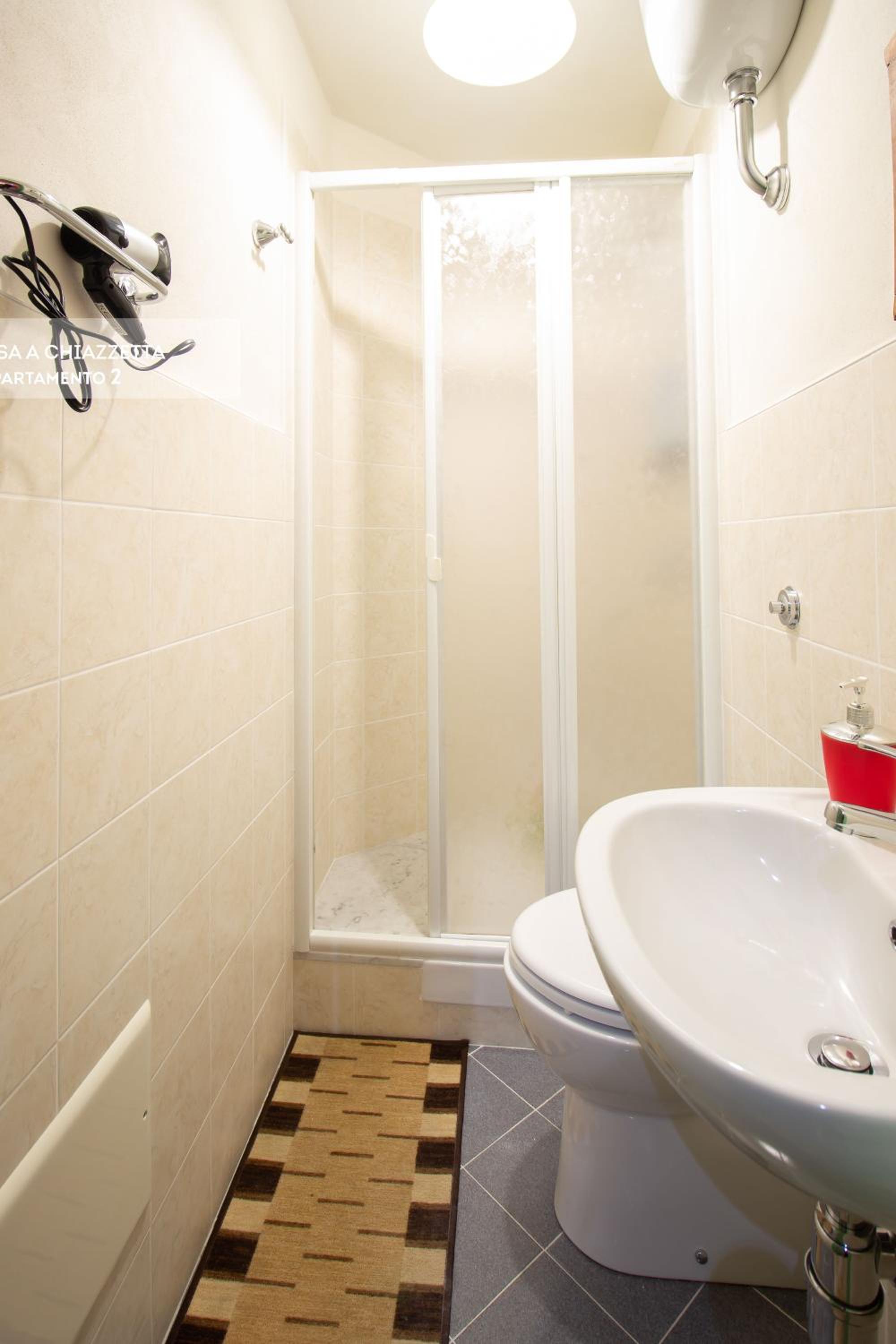 Large Double Room - Photo 7