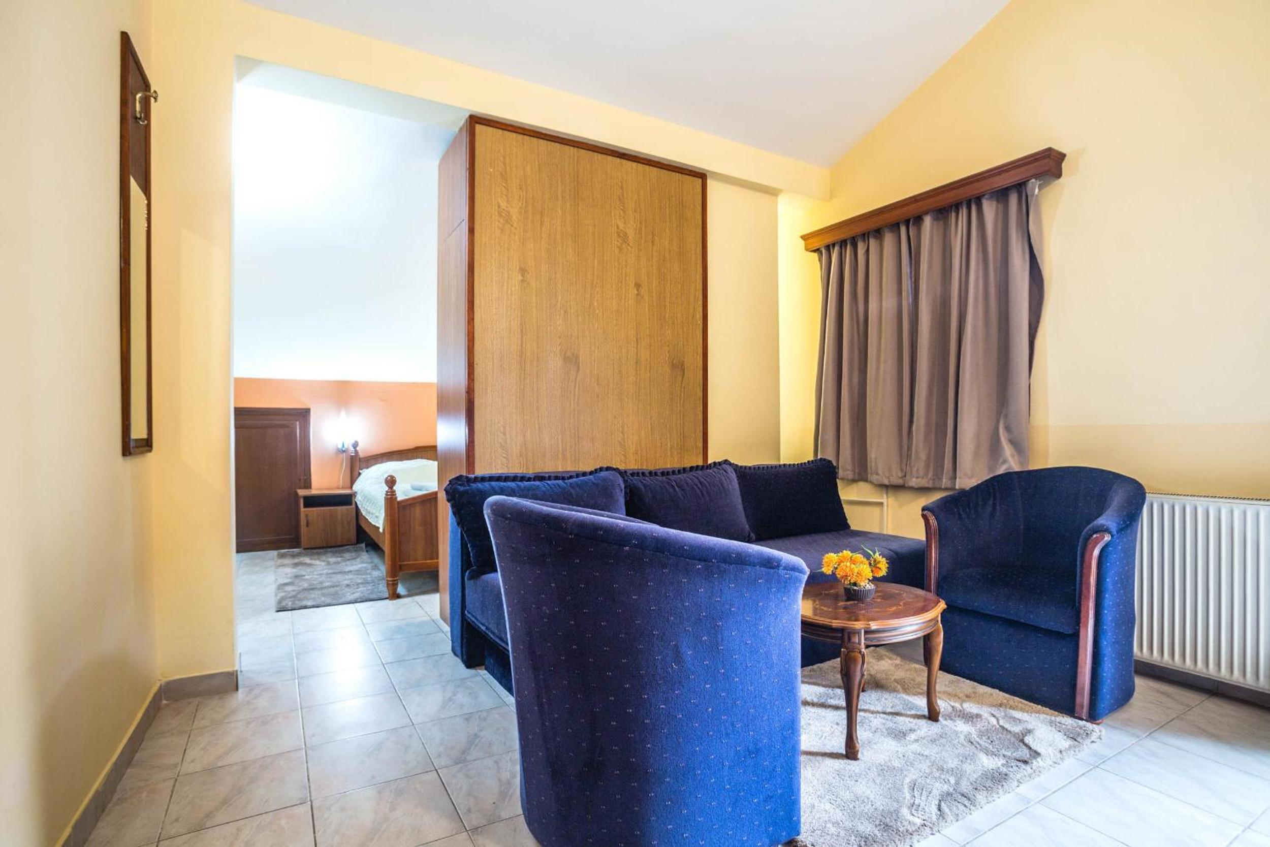 Family Room with Balcony photo 2